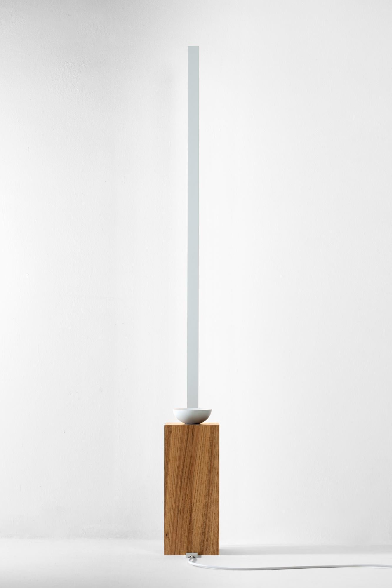Luminária Línea de madera y aluminio del Atelier Andre Ferri
Dimensiones: An 15 x Pr 25 x Al 141 cm. 
Materiales: Madera, Aluminio.  


ANDRÉ FERRI
André Ferri es de Belo Horizonte, nacido en 1990, licenciado en Arquitectura y Urbanismo con