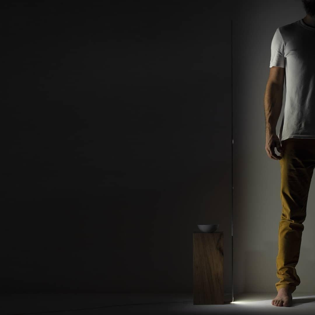 Luminária Línea de madera y aluminio del Atelier Andre Ferri Aluminio en venta