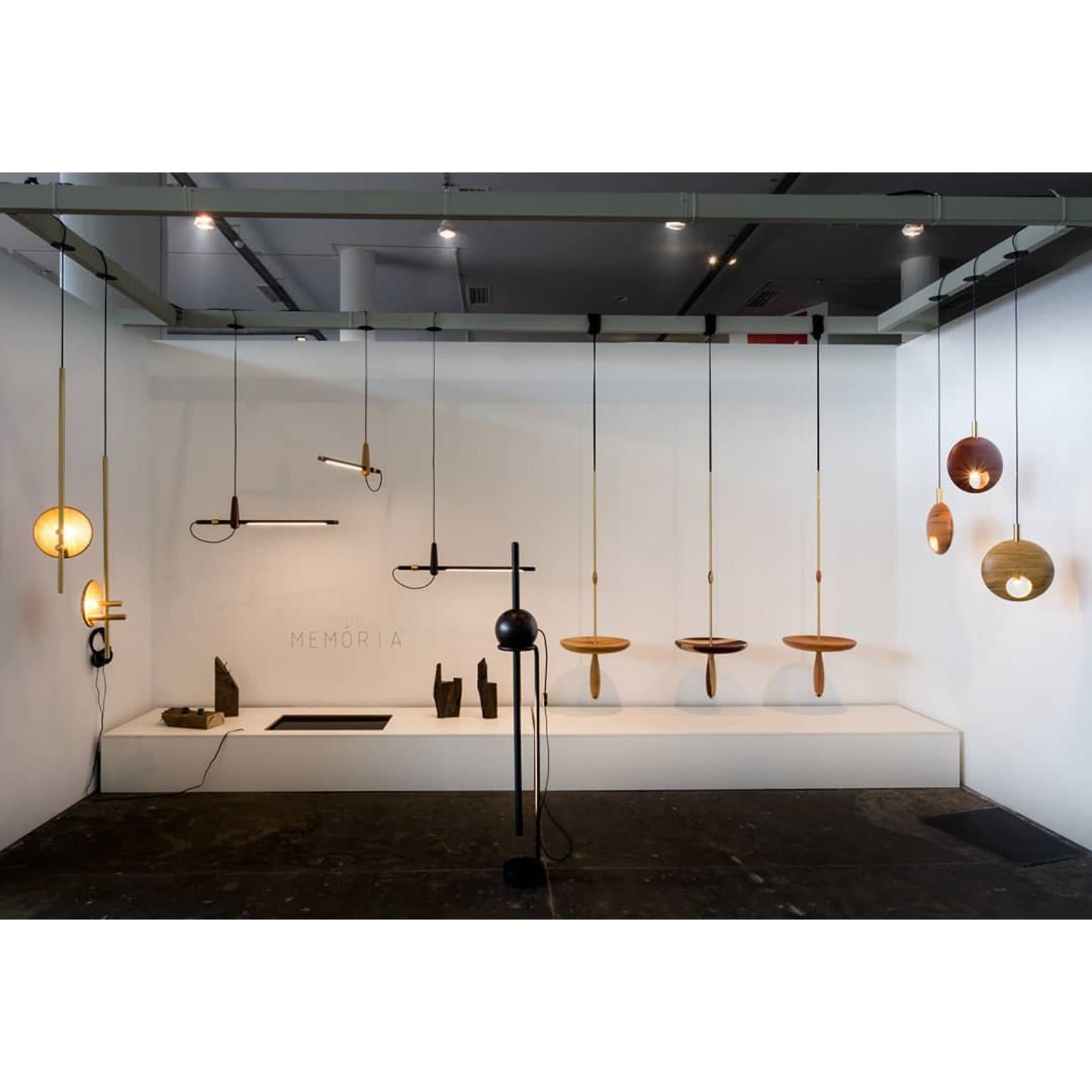 XXI secolo e contemporaneo Wood e alluminio Luminária Pivô di Andre Ferri Atelier in vendita