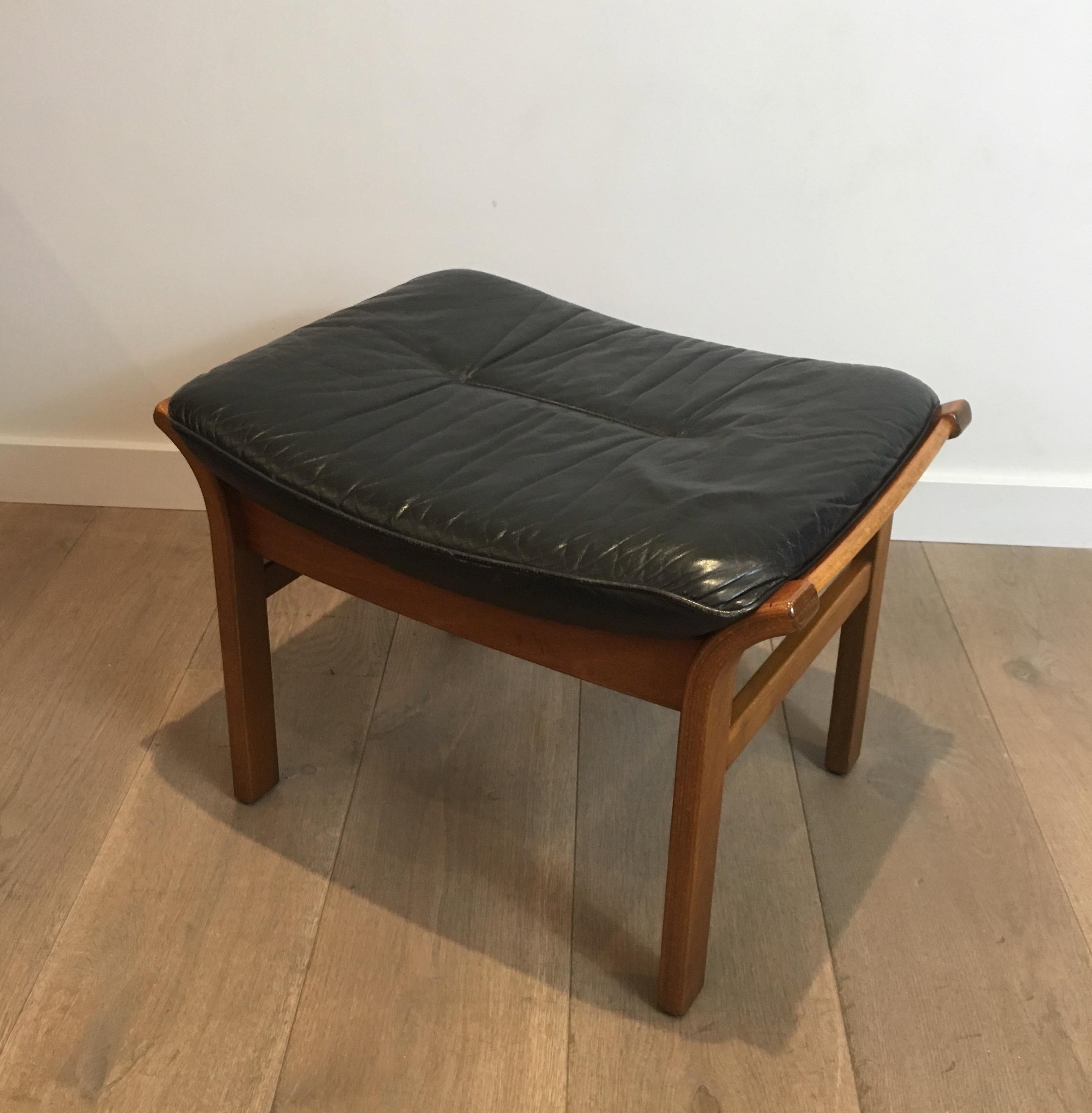 Wood and Black Leather Stool, French, circa 1970 In Good Condition In Marcq-en-Barœul, Hauts-de-France