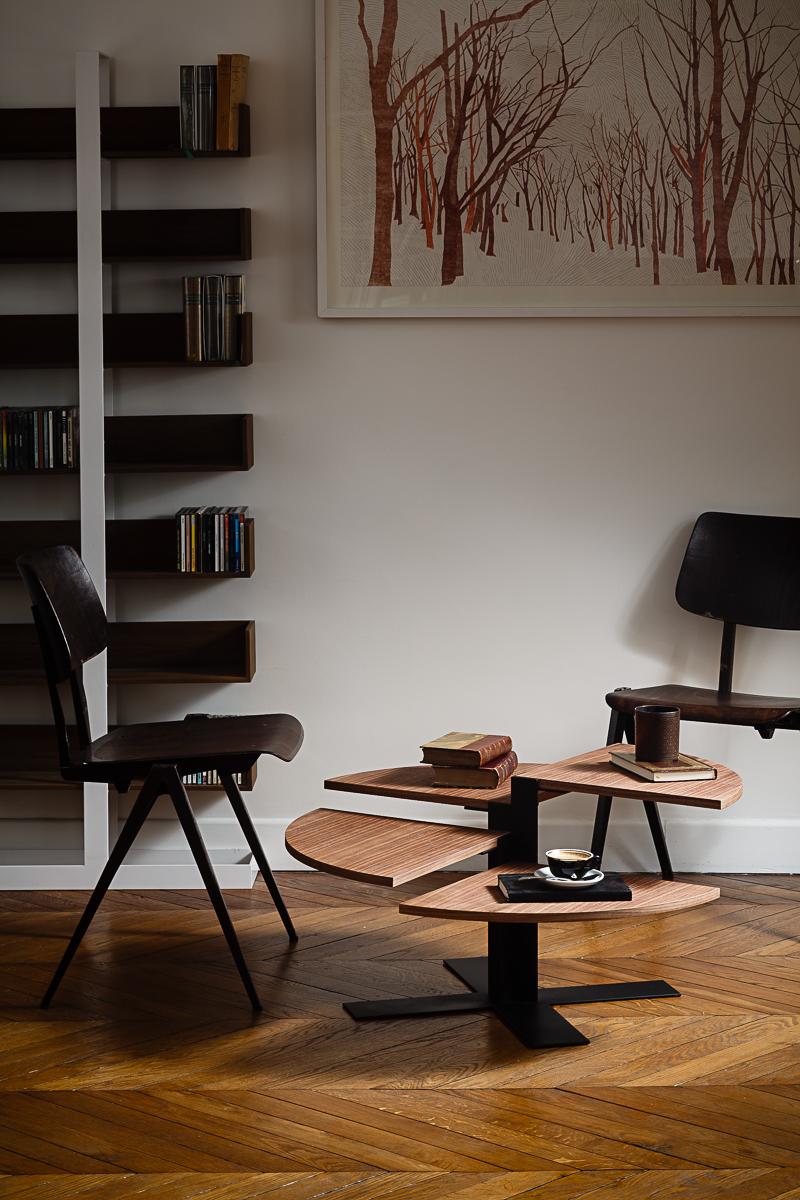 Table basse en bois et acier noir de style mi-siècle moderne en vente 3