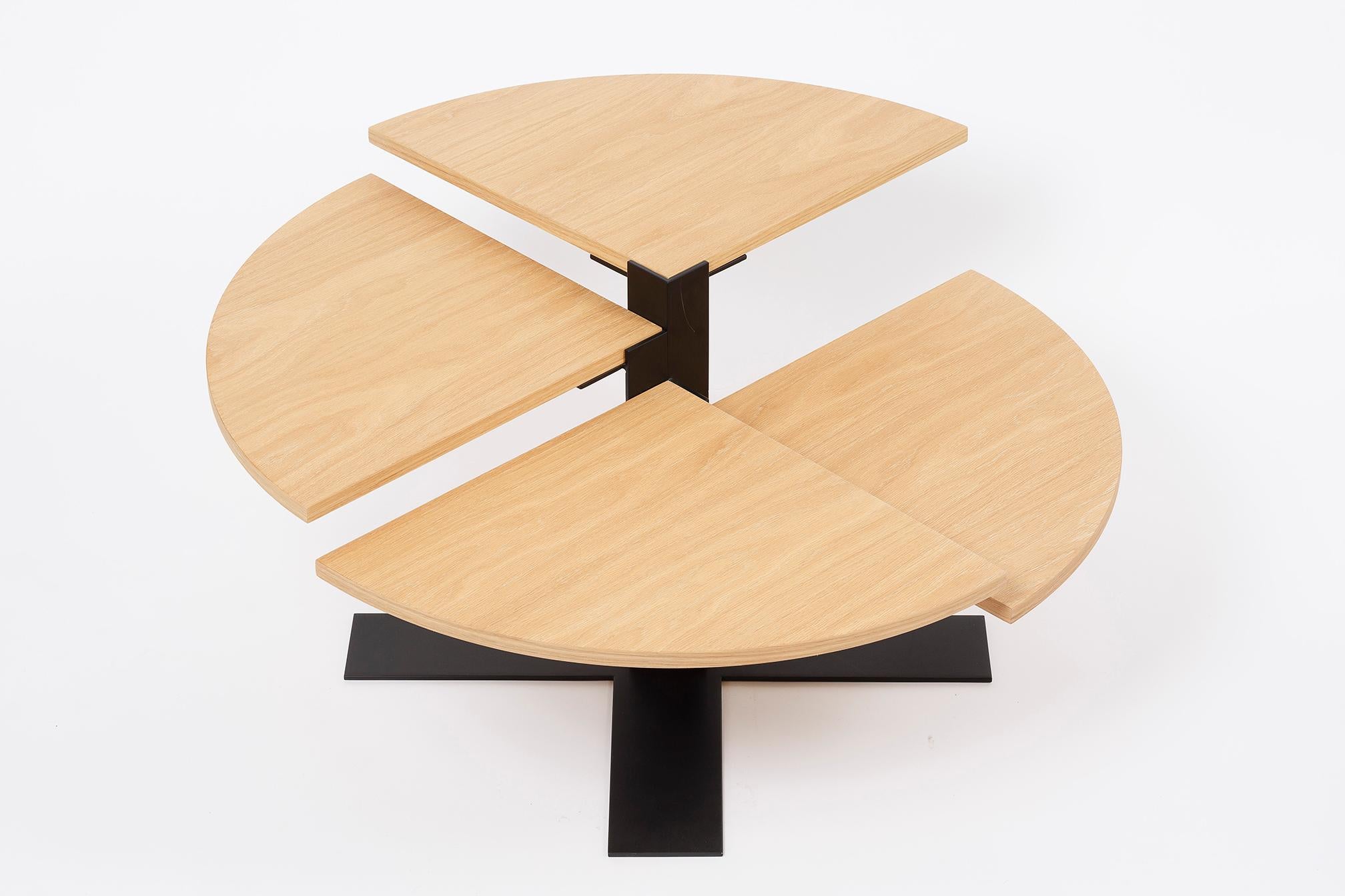 Poudré Table basse en bois et acier noir de style mi-siècle moderne en vente