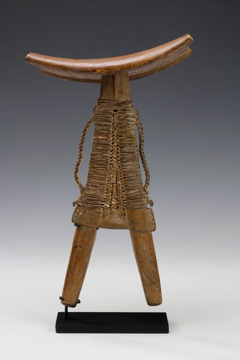 Tribal Wood et cuir relié Appui-tête. Culture Pokot, Kenya en vente