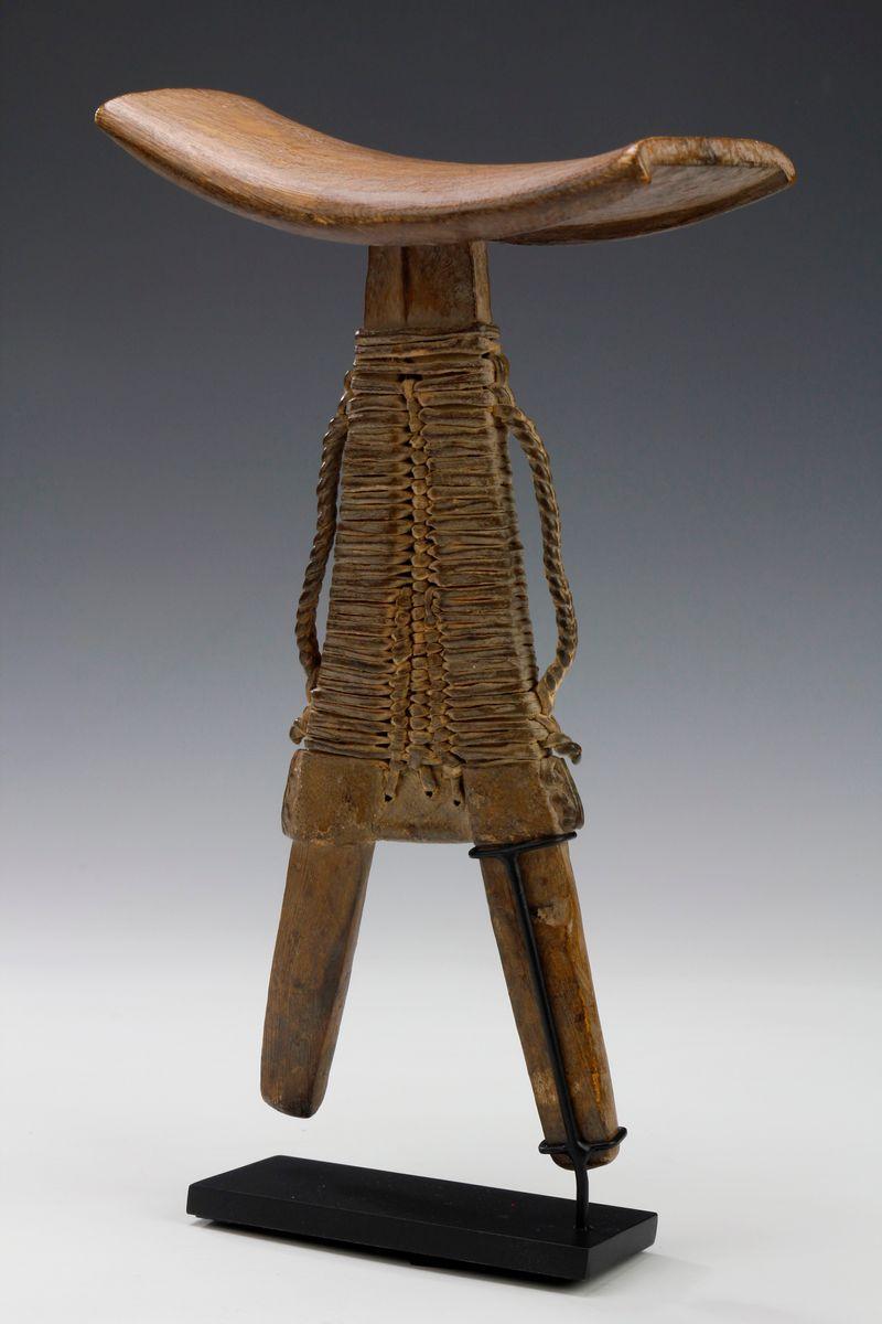 Kényan Wood et cuir relié Appui-tête. Culture Pokot, Kenya en vente