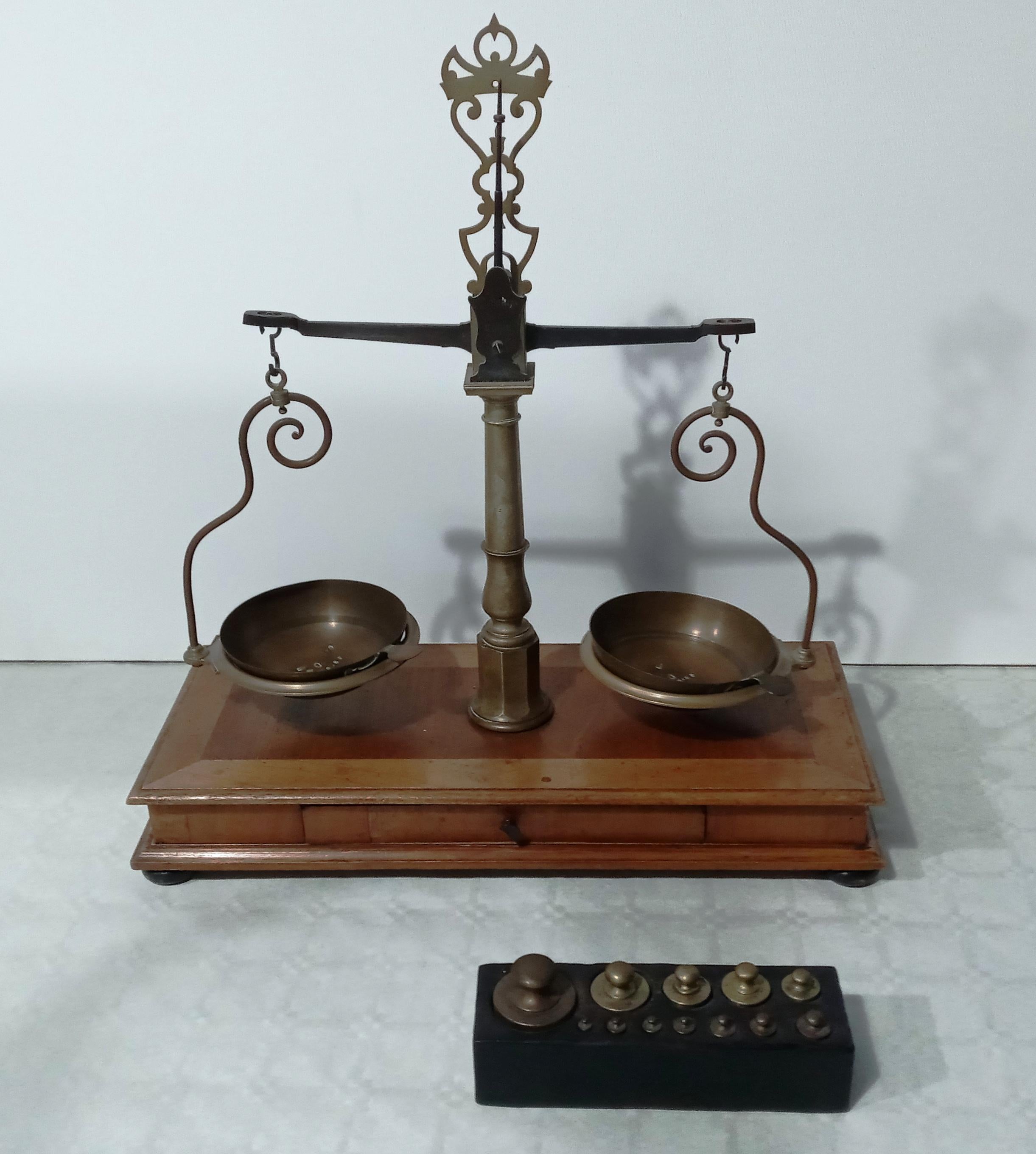 Precision apothecary scale, 1940s-1950s. Wooden base with drawer, brass instruments. Original set of weights included. Functioning.