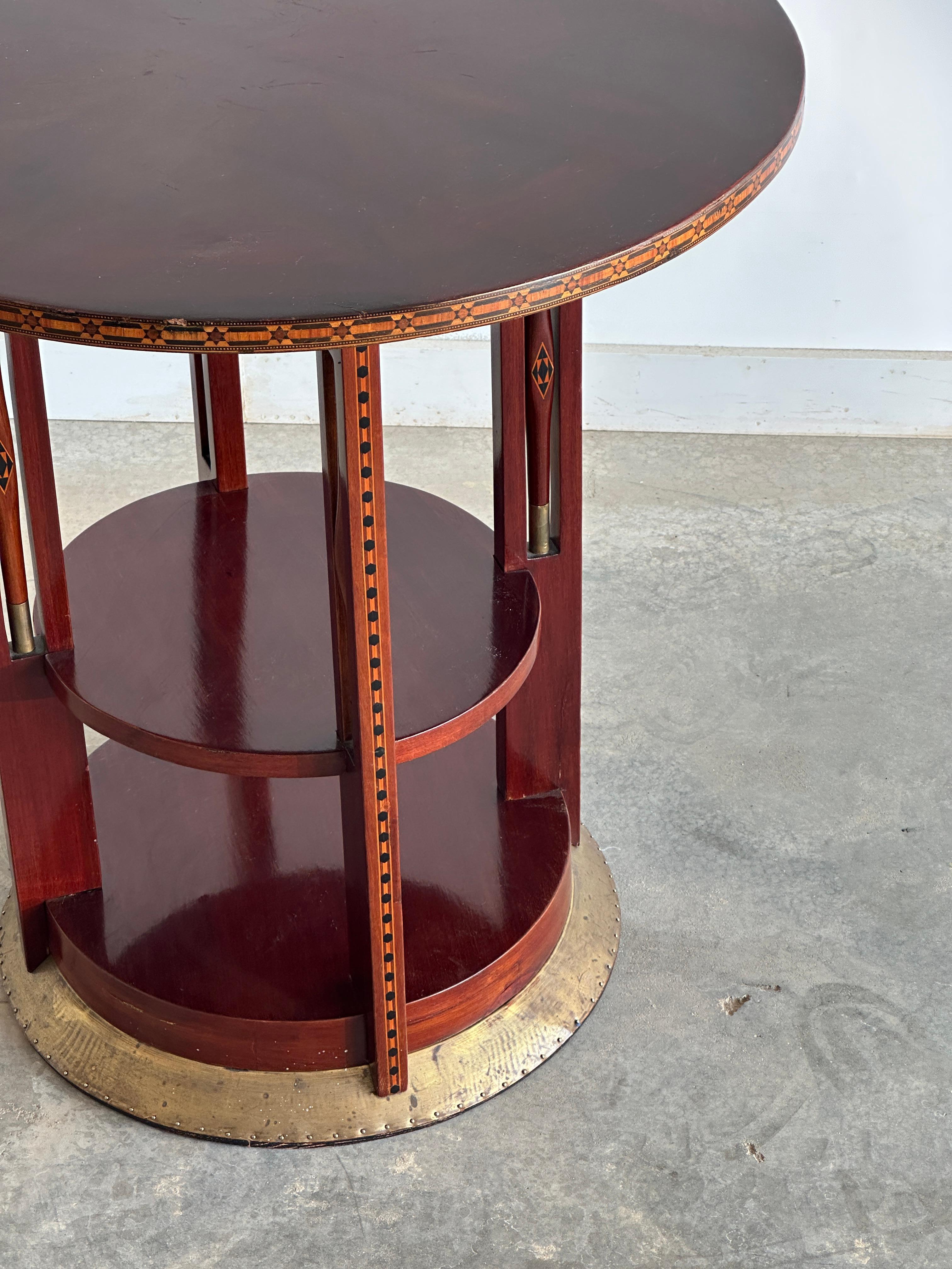 Wood and brass Austrian Secessionist side table  In Good Condition For Sale In Kleinburg, ON
