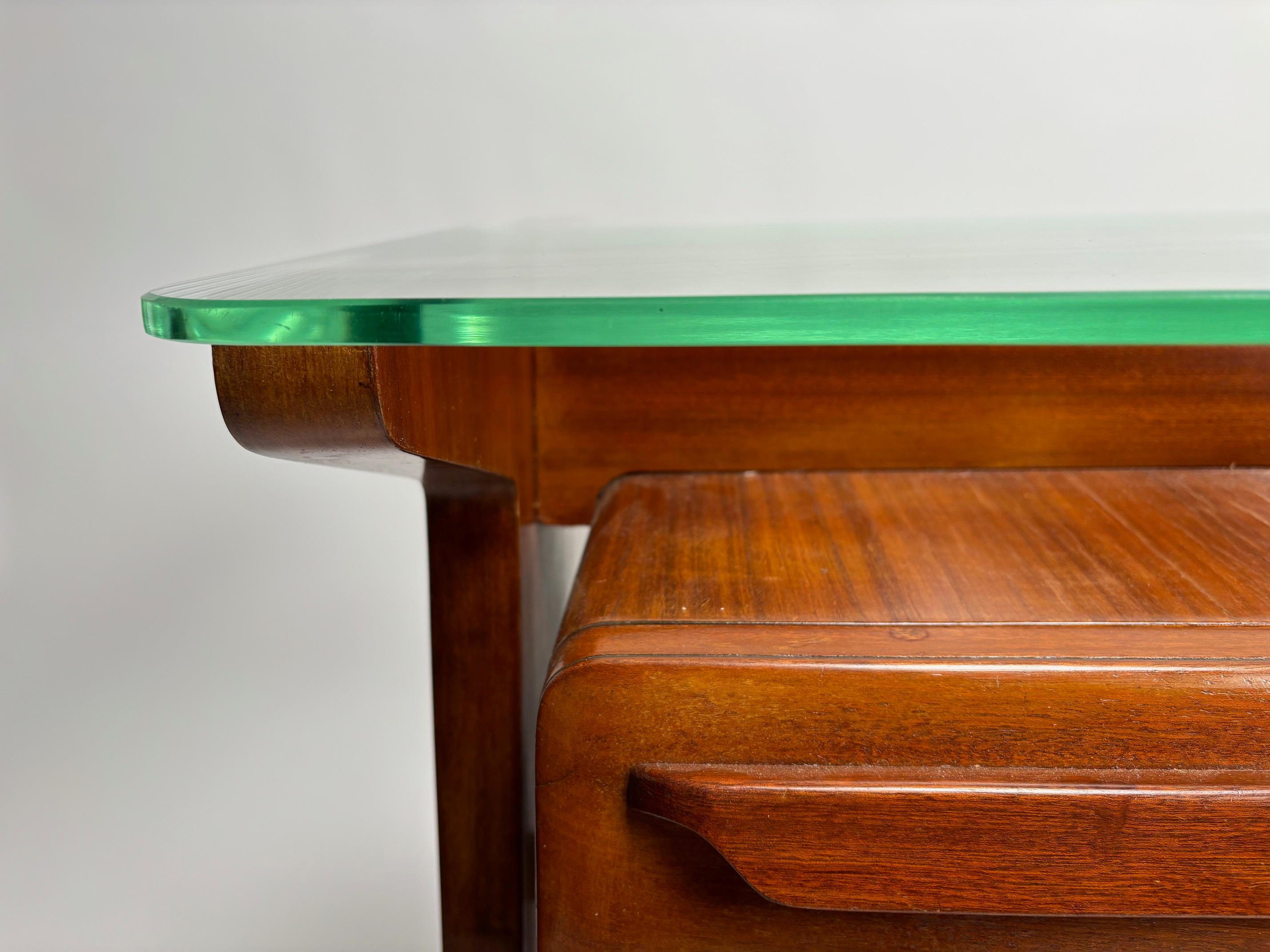 Wood and brass Desk by Vittorio Dassi, Italy, 1950s Bon état - En vente à Argelato, BO