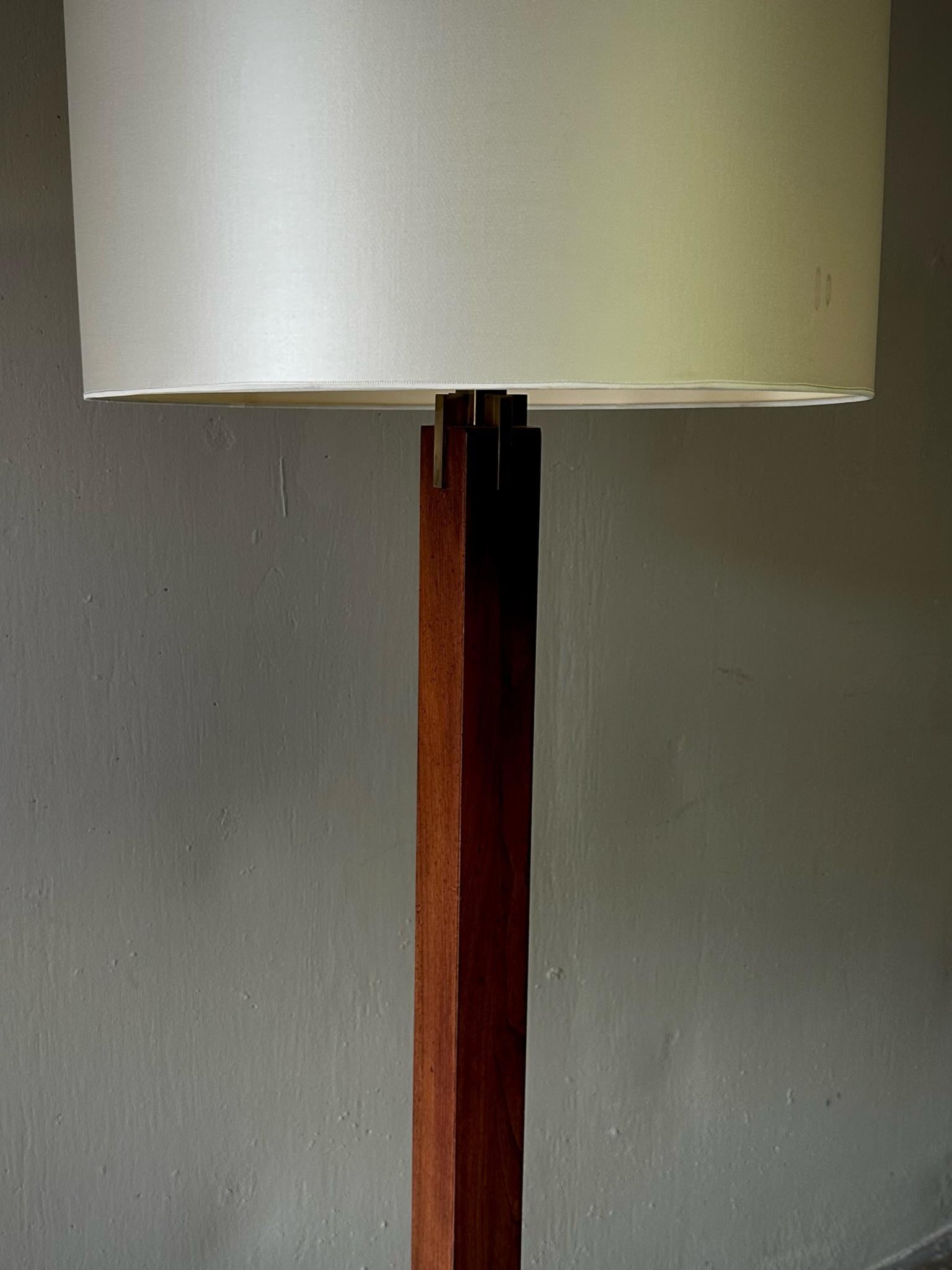 Wood and Brass Floor Lamp For Sale 1