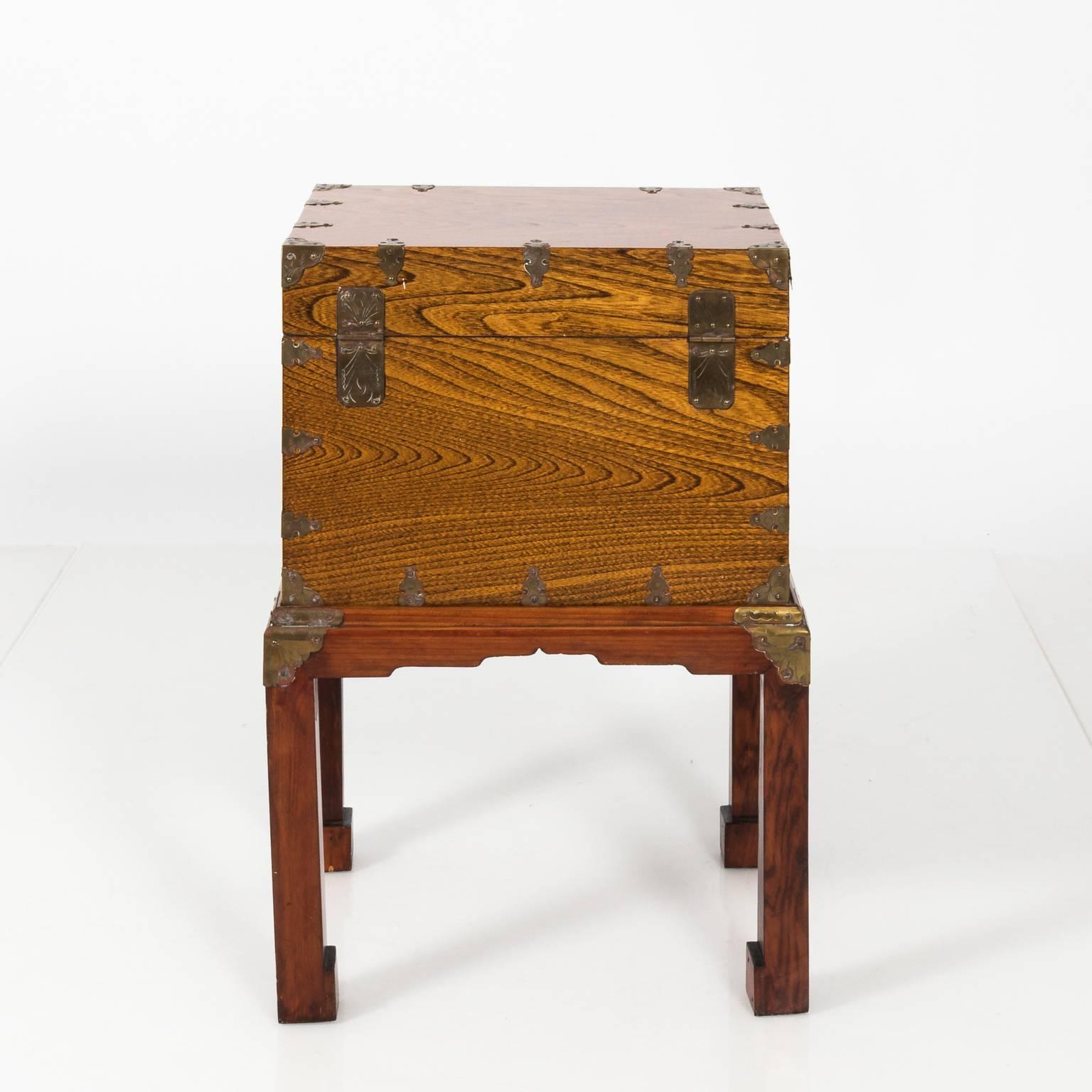 Baule giapponese in legno e ottone 7