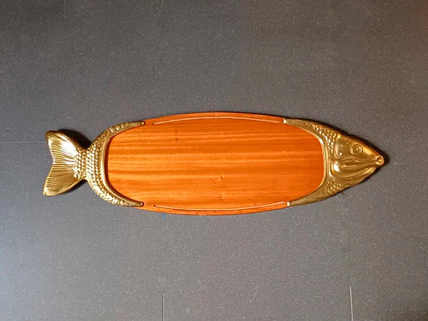 Serving Board Fish Shaped Tray Wood & Brass Serving Board Fish Shaped Midcentury For Sale 5