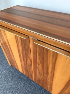 Buffet en bois et laiton, Italie, années 1980