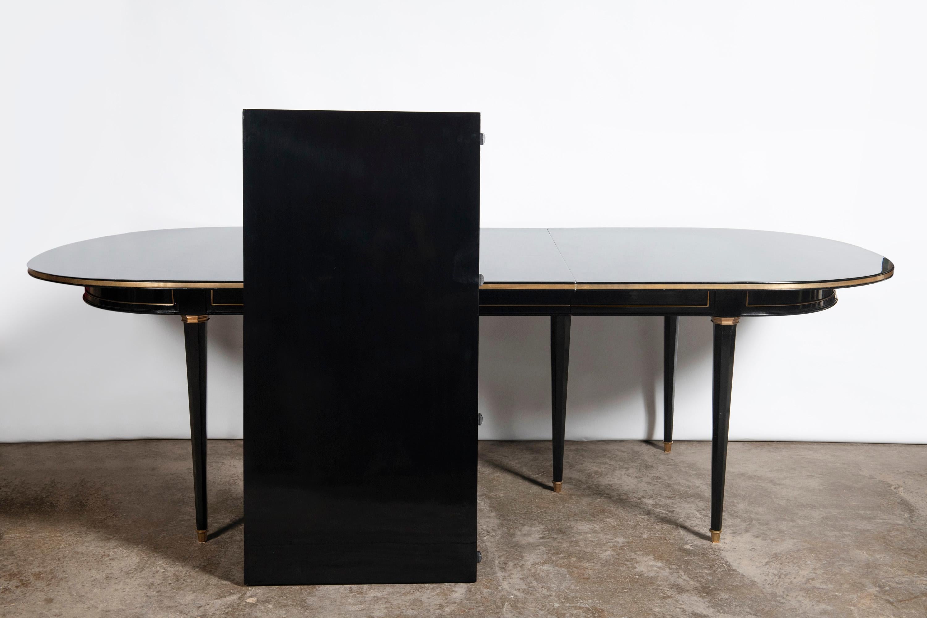 Table de salle à manger avec deux extensions conçues par la Maison Jansen. en vente 3