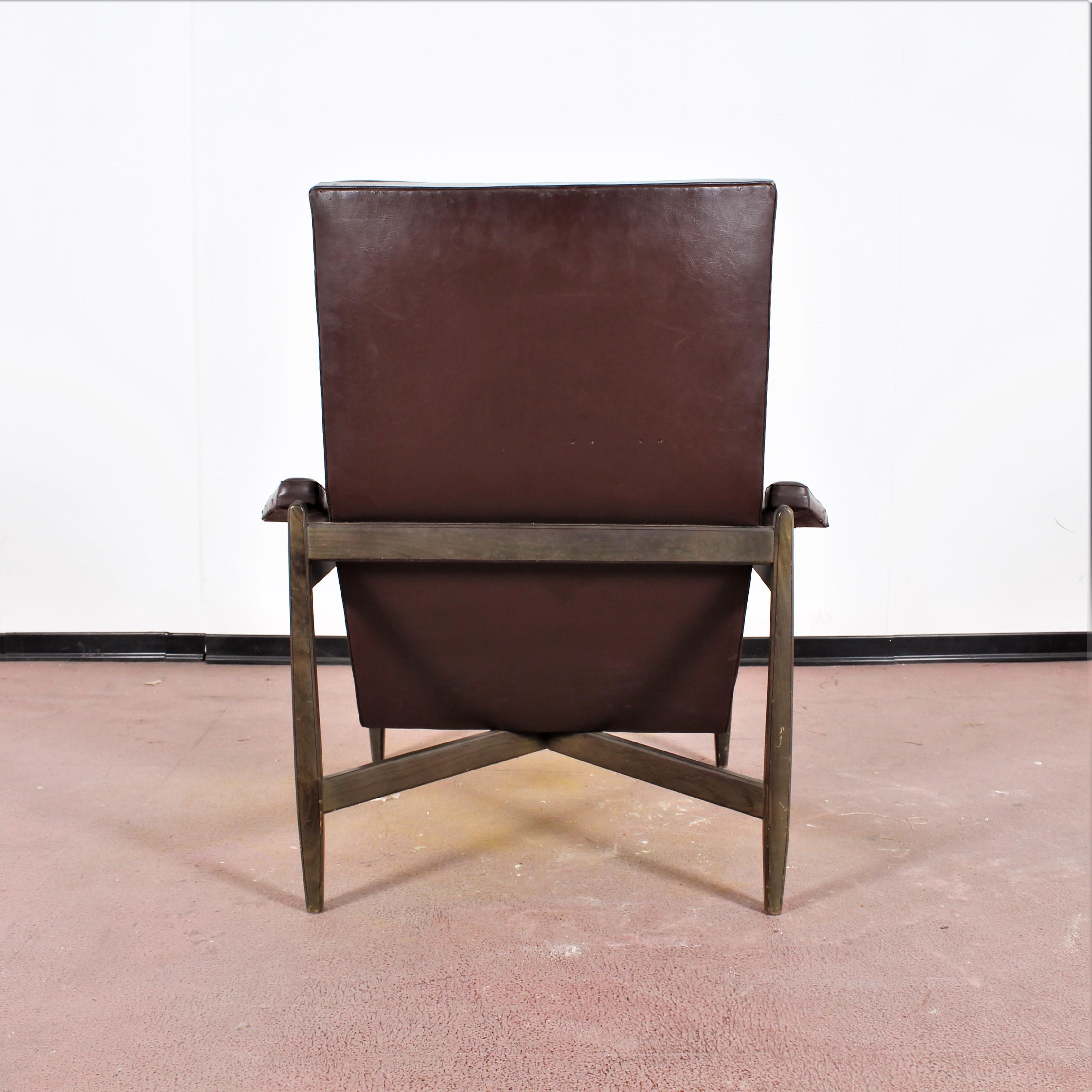 Wood and Brown Leather Minotti Lounge Chair and Ottoman, Italy, 1960s In Fair Condition In Palermo, IT
