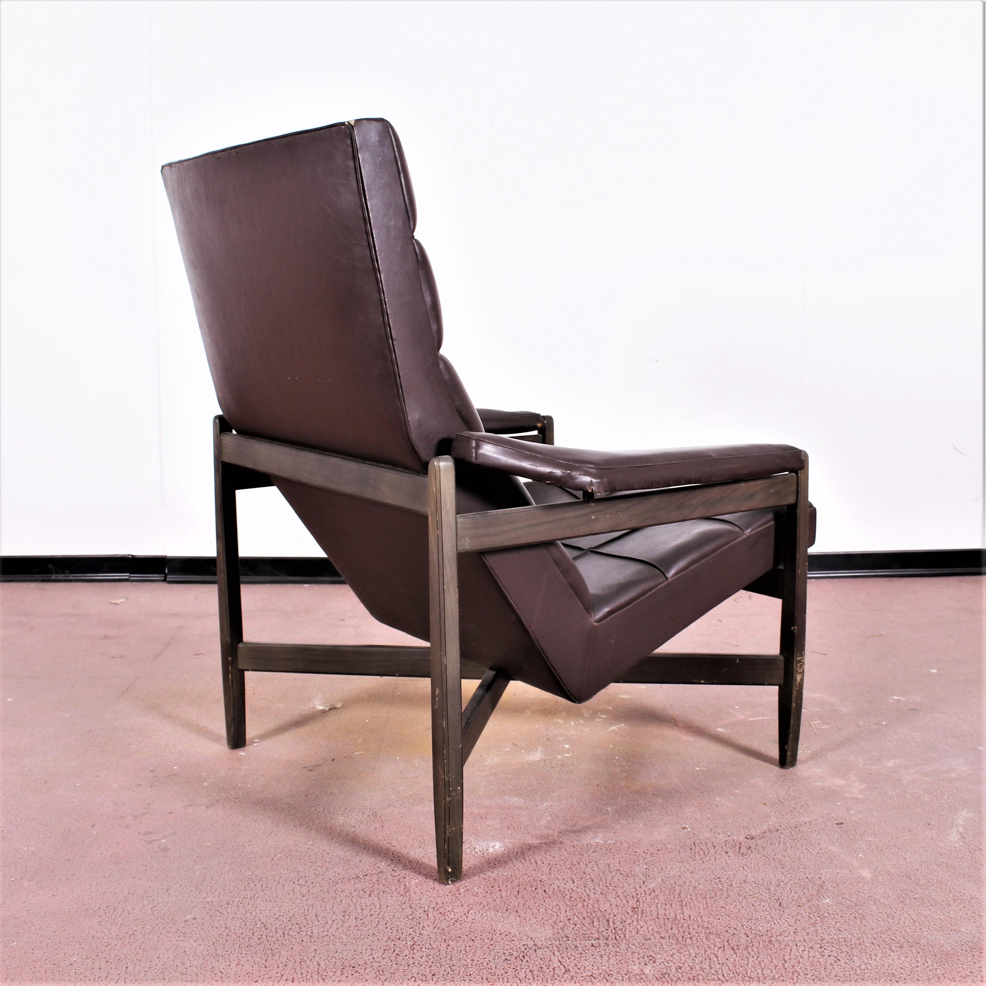 Mid-20th Century Wood and Brown Leather Minotti Lounge Chair and Ottoman, Italy, 1960s