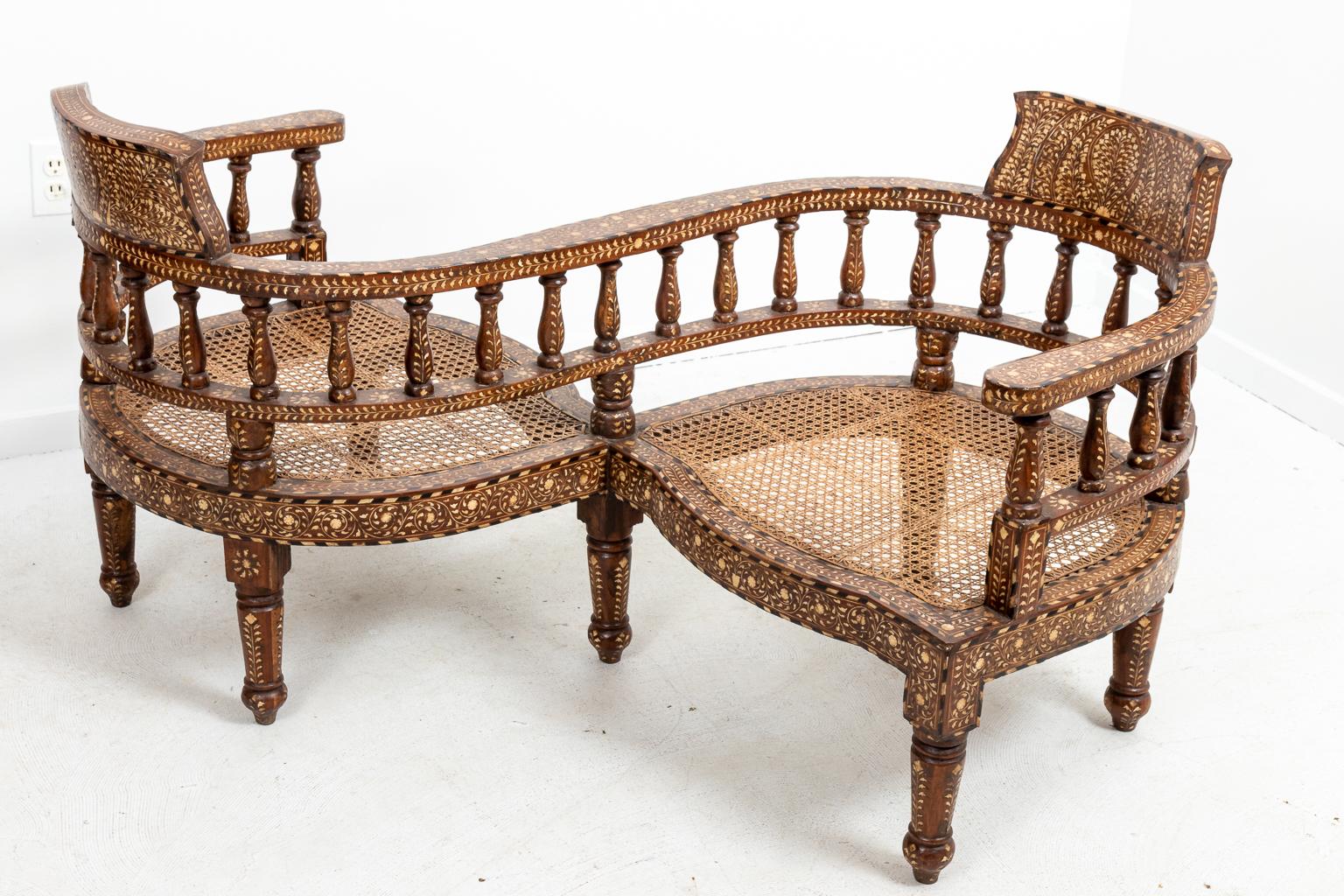 Wood and Camel Bone Tete on Tete In Good Condition For Sale In Stamford, CT