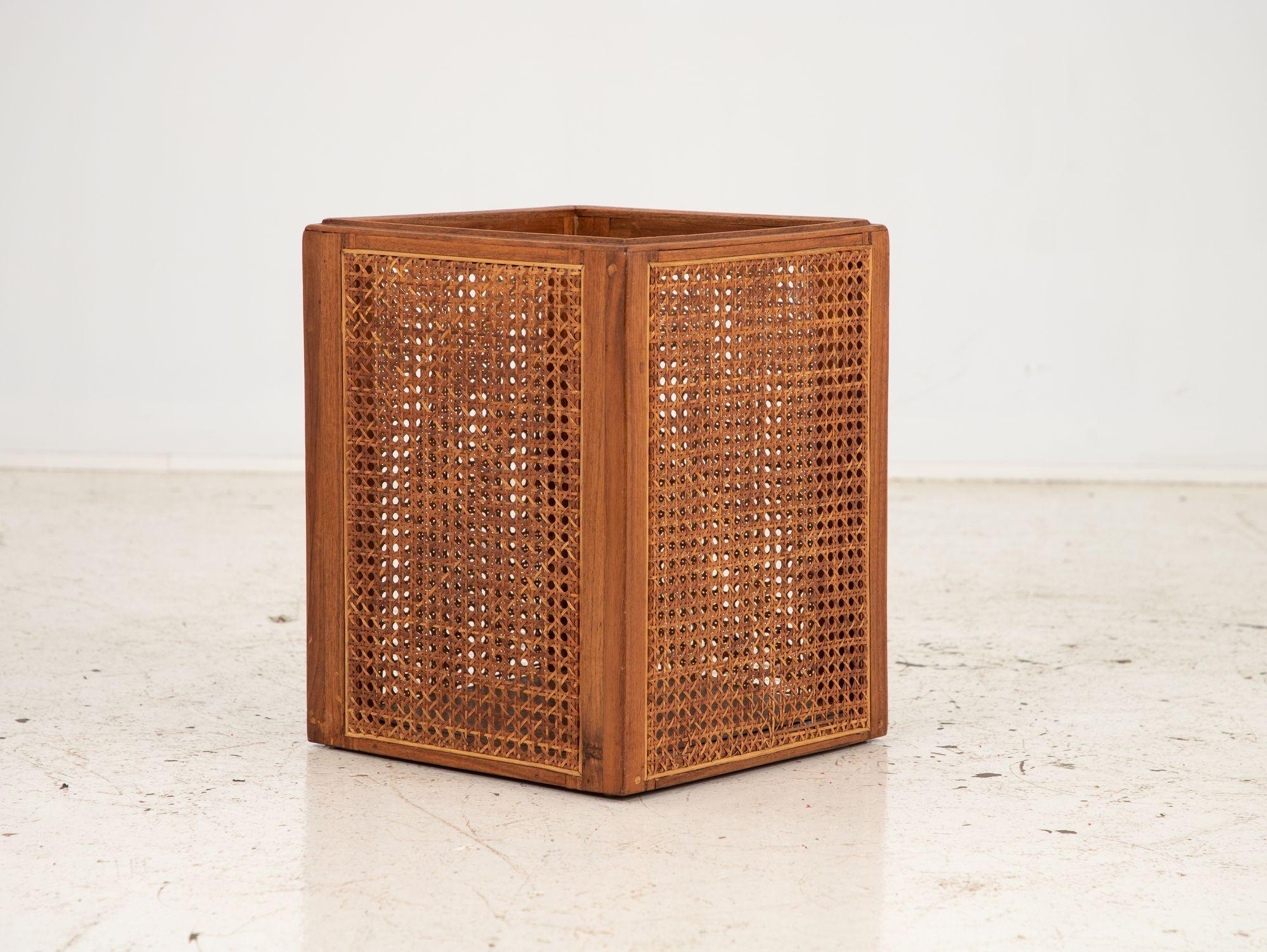 Mid-Century moderno Cestino o Can in legno e canna, XX secolo in vendita