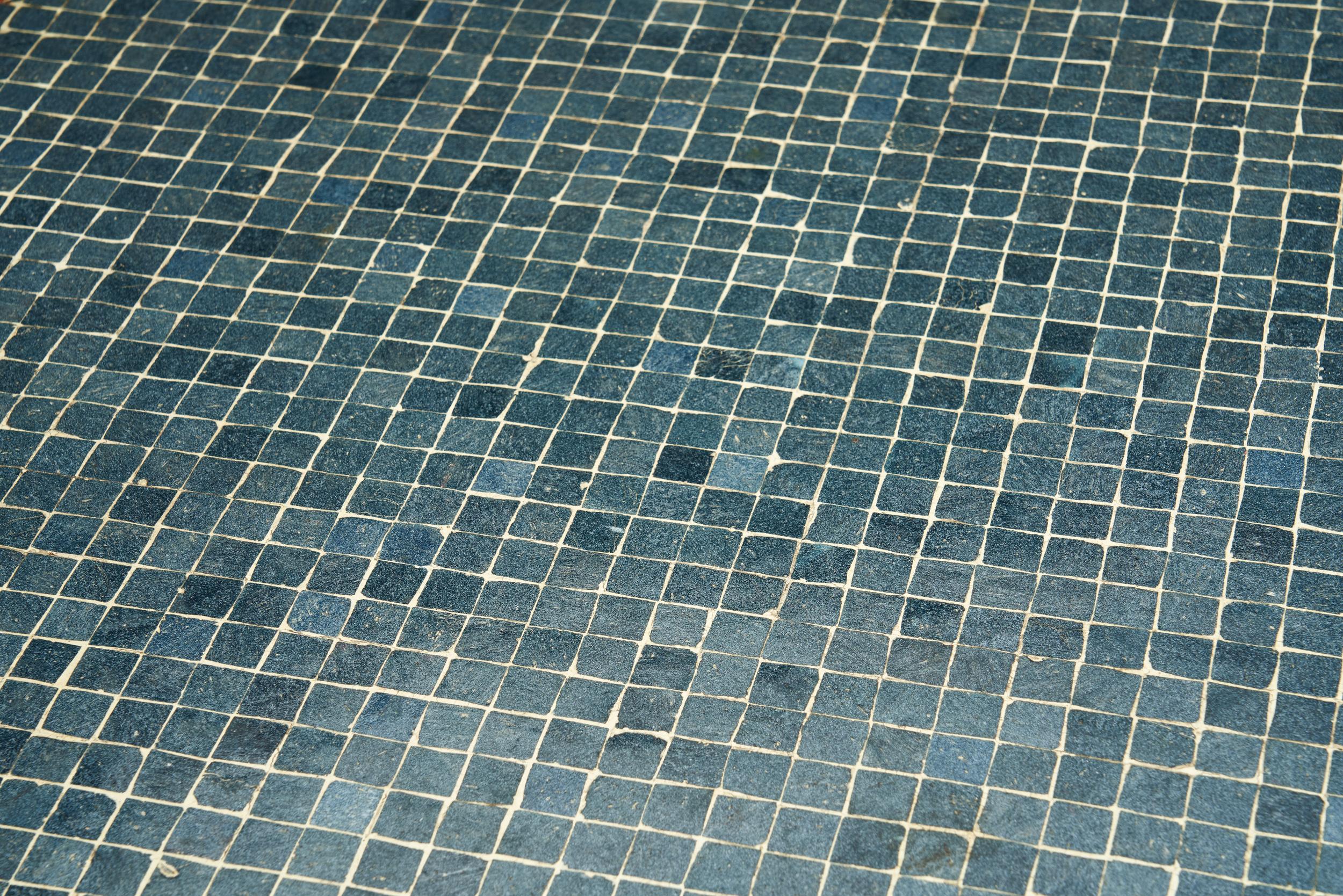 Mesa de centro de madera y azulejos, Francia Años 70 en venta 2