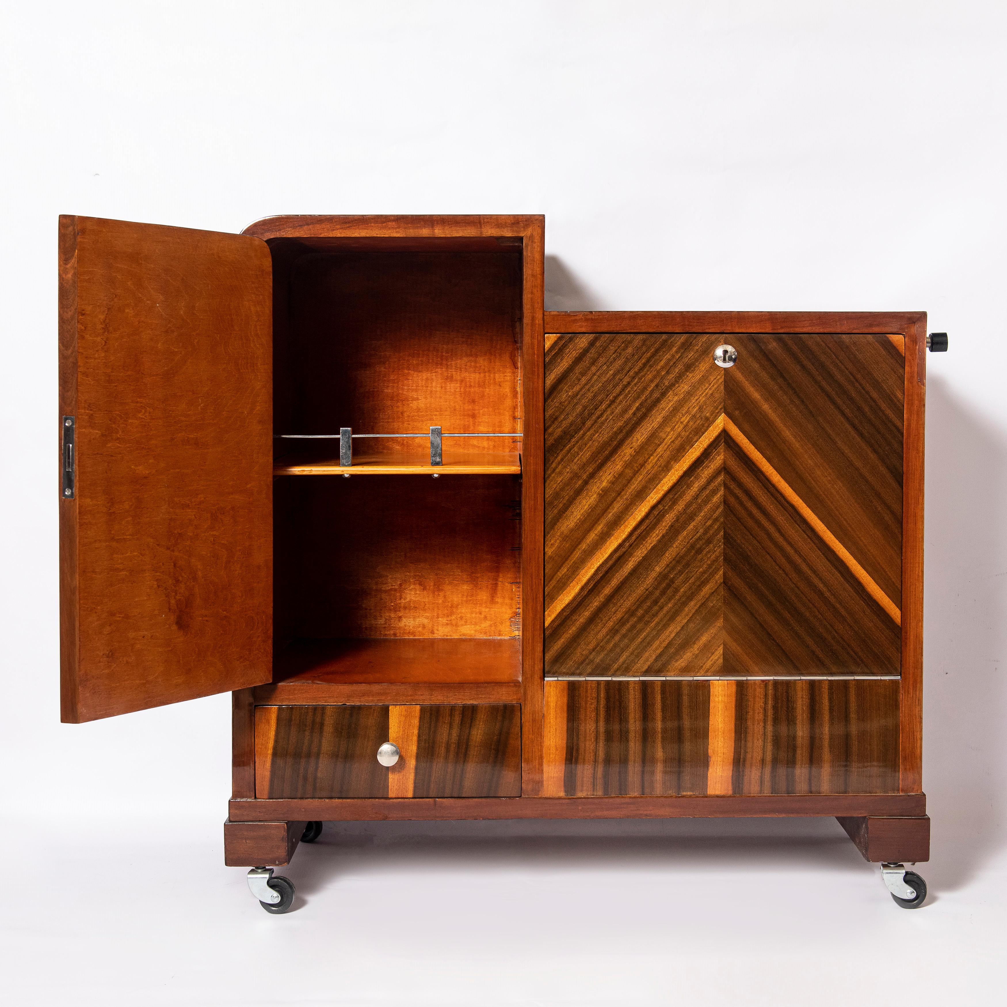 Francese Carrello da bar in legno e metallo cromato, periodo Art Déco, Francia, circa 1940 in vendita