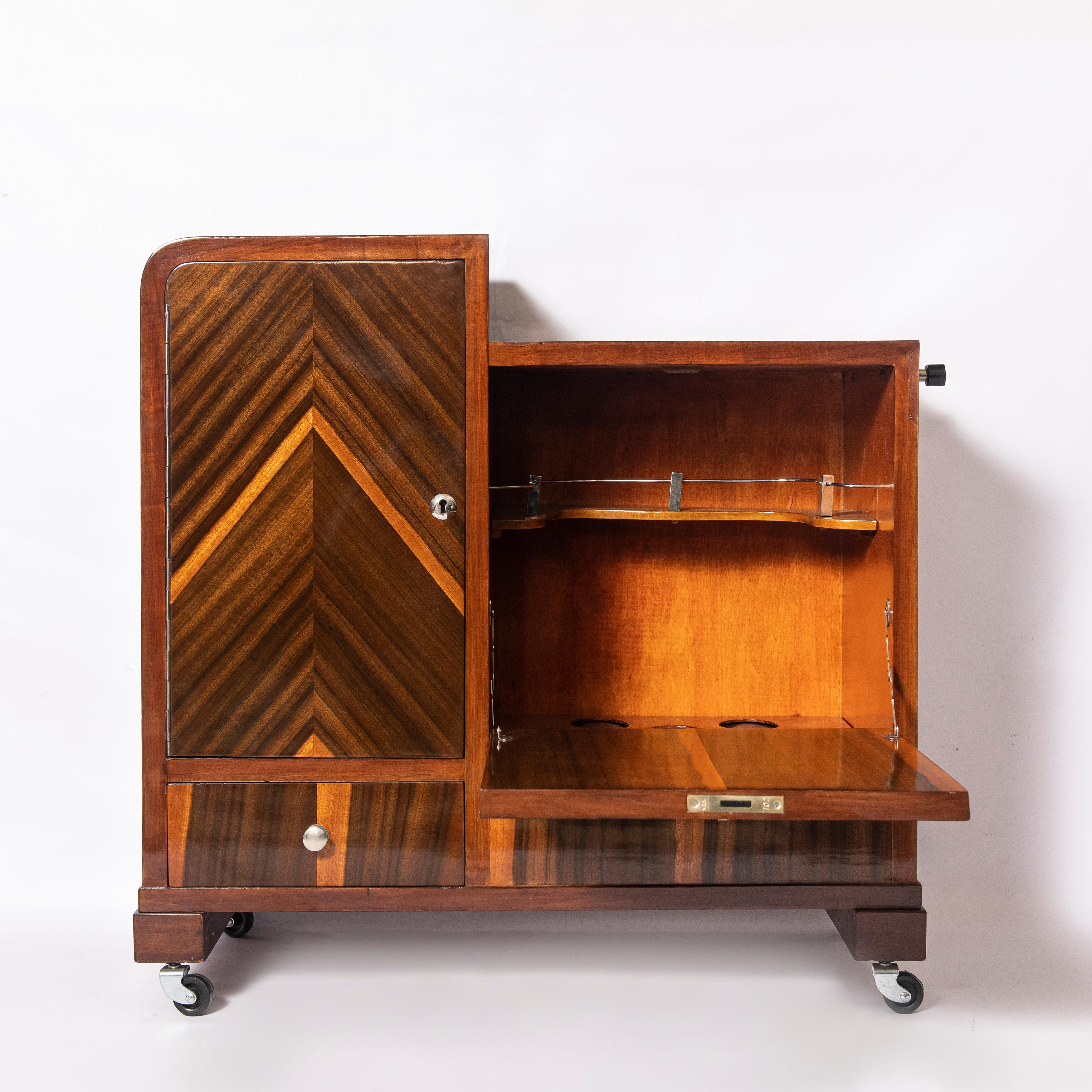 Metà XX secolo Carrello da bar in legno e metallo cromato, periodo Art Déco, Francia, circa 1940 in vendita