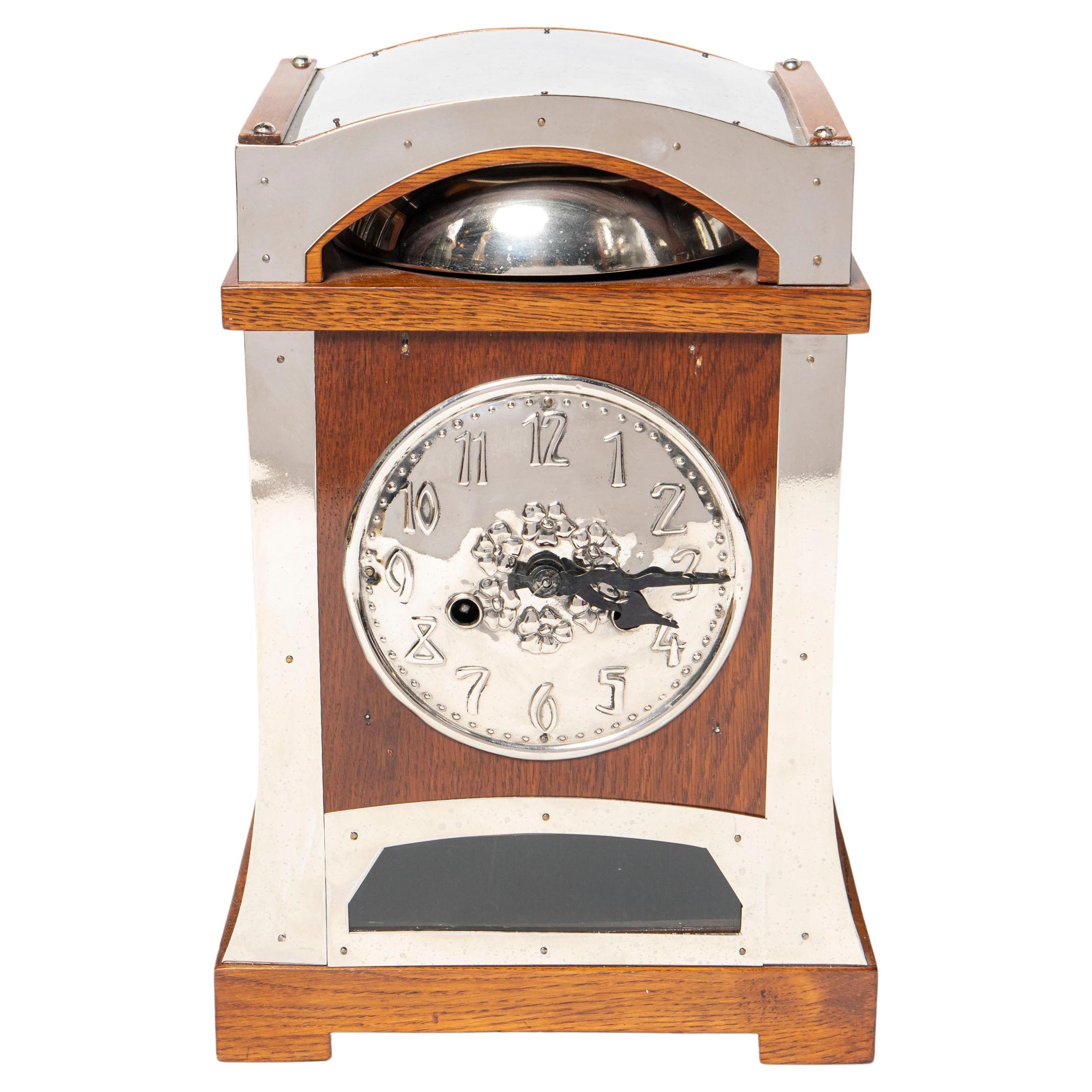 Horloge de table en bois et chrome, période Art nouveau, Espagne, début du 20e siècle