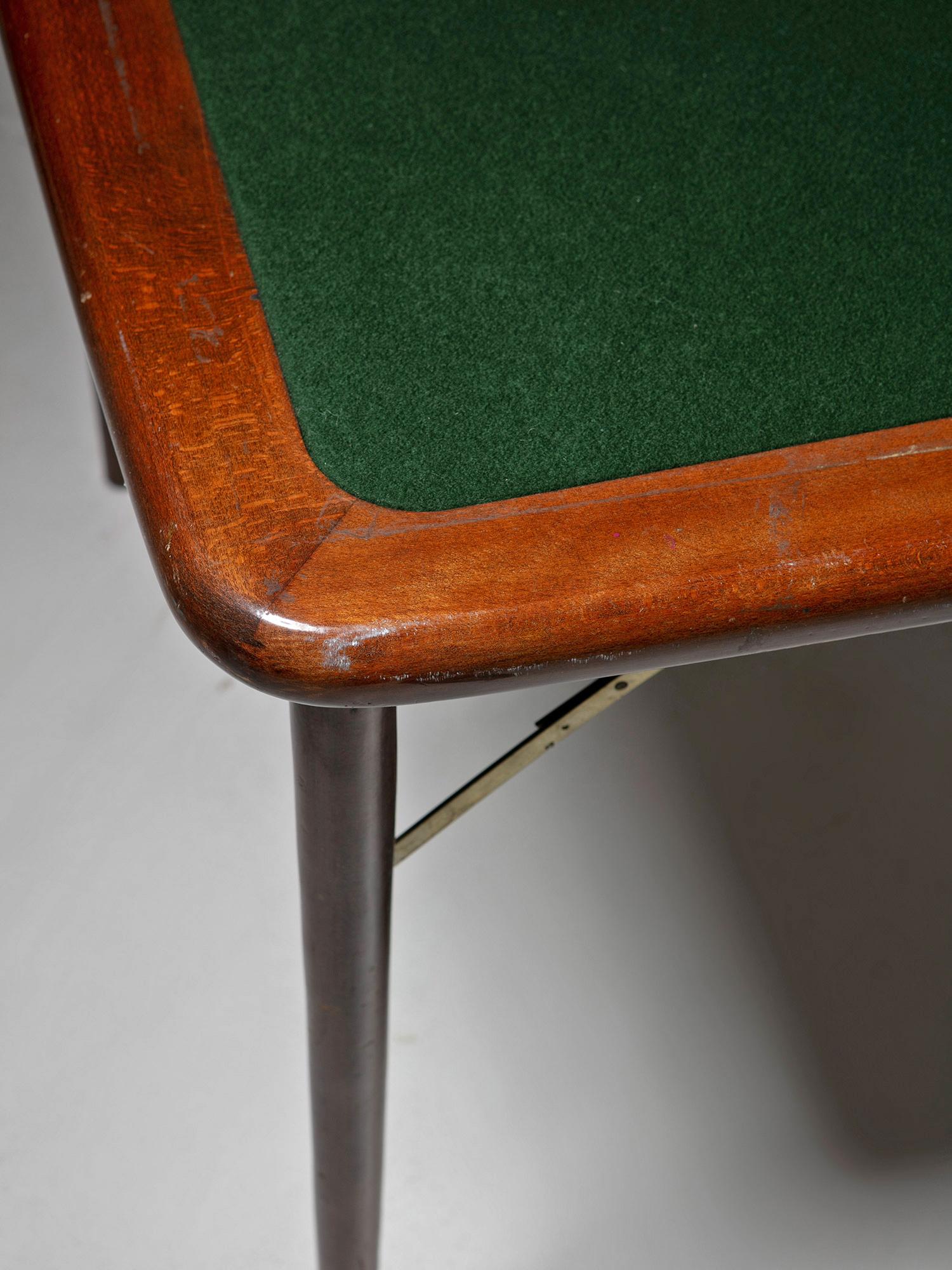 Milieu du XXe siècle Table de jeu pliante en bois et tissu, Italie, années 1960 en vente