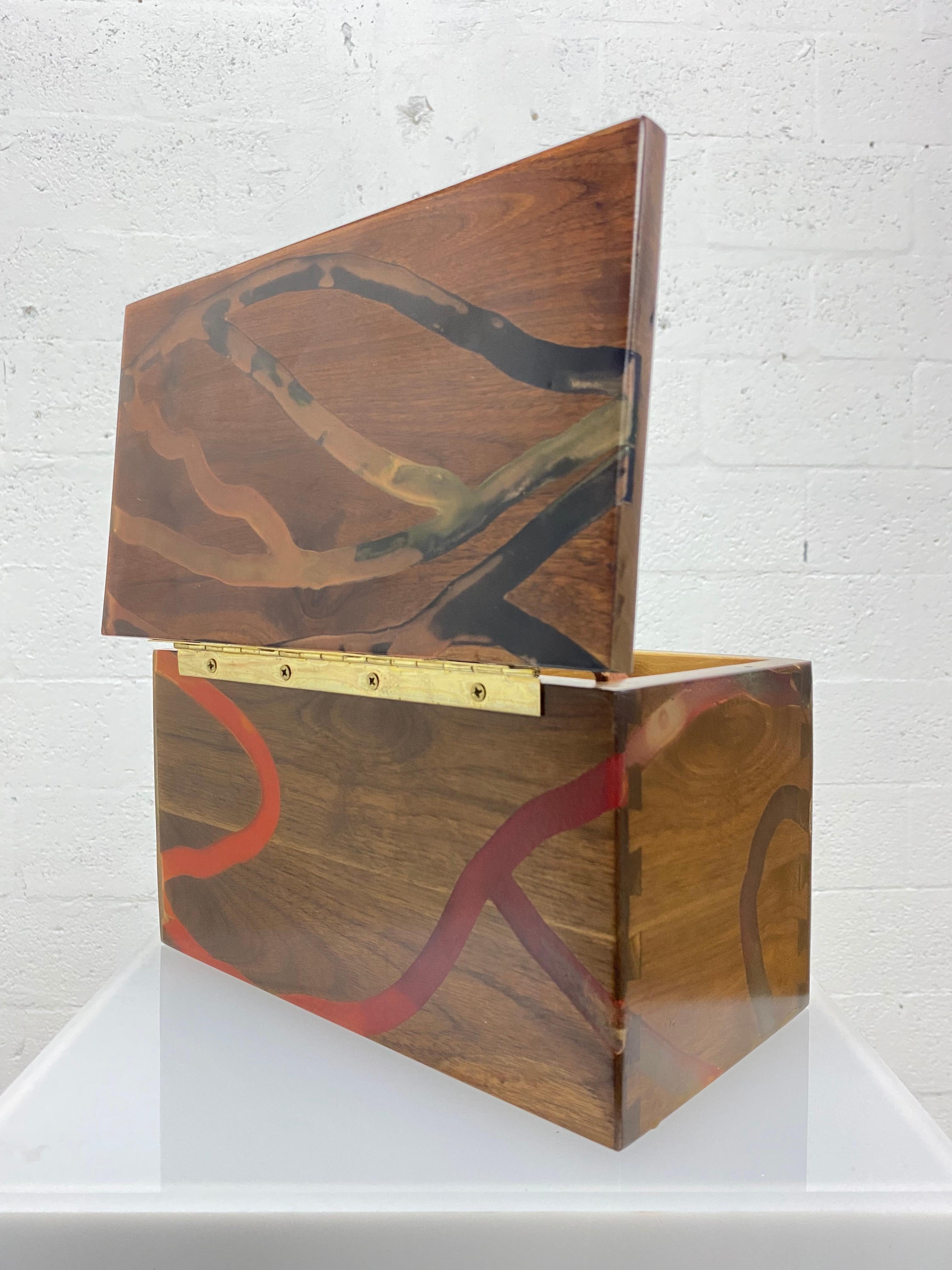 Wood and Colored Resin Storage Box In Good Condition For Sale In Miami, FL