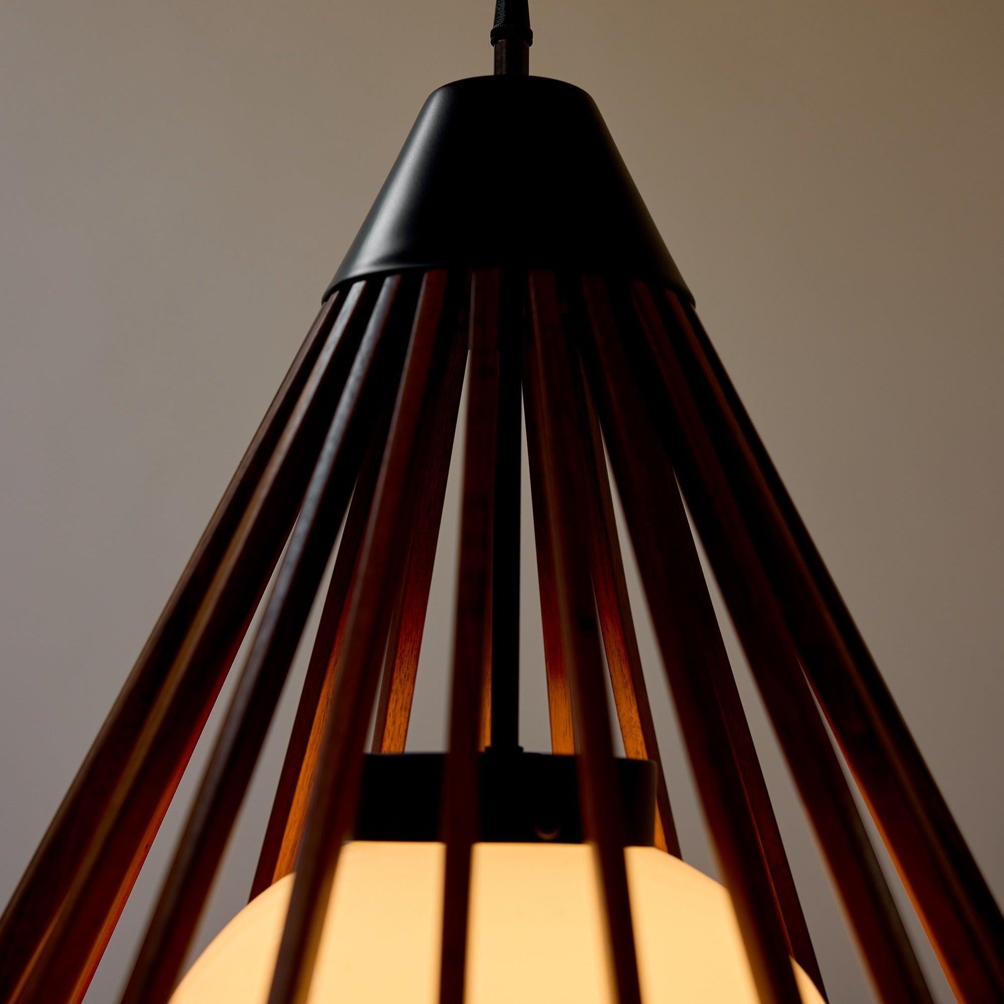 XXIe siècle et contemporain Pendentif en bois et liège des États-Unis en vente