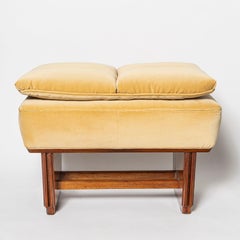 Tabouret en bois et en tissu. Période Art déco. France, vers 1940.