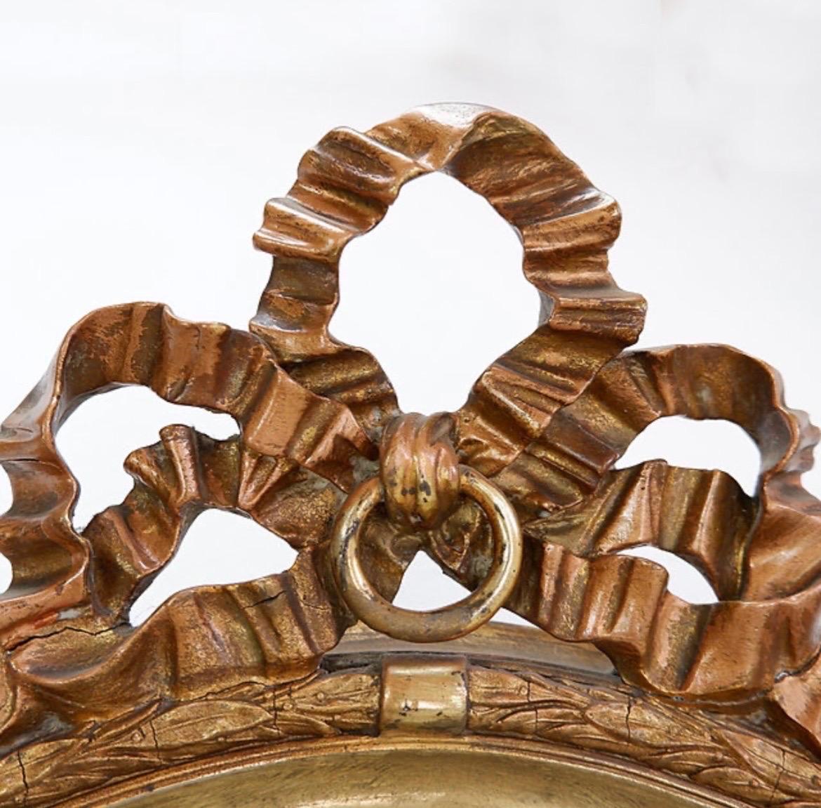 Napoléon III Miroir ovale en bois et plâtre doré 
