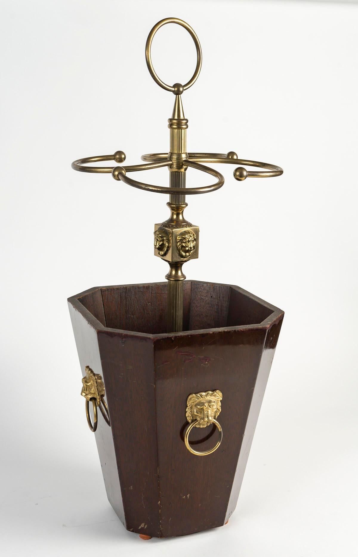 Mid-Century Modern Stand Umbrella en Wood et laiton doré, 20e siècle. en vente