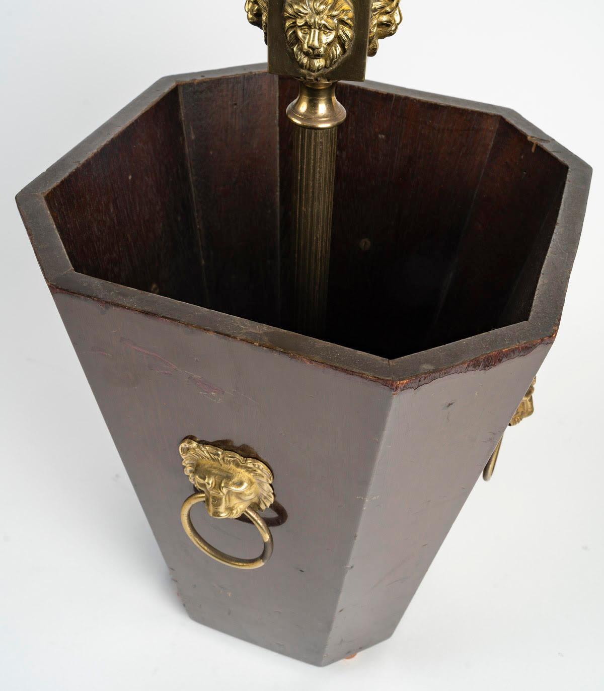 Doré Stand Umbrella en Wood et laiton doré, 20e siècle. en vente