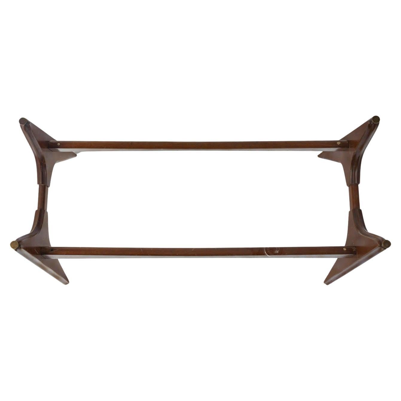Table basse en bois et verre, design des années 1970.

Table basse design des années 1970 en bois et plateau en verre.
H : 42cm, L : 85cm, P : 44cm