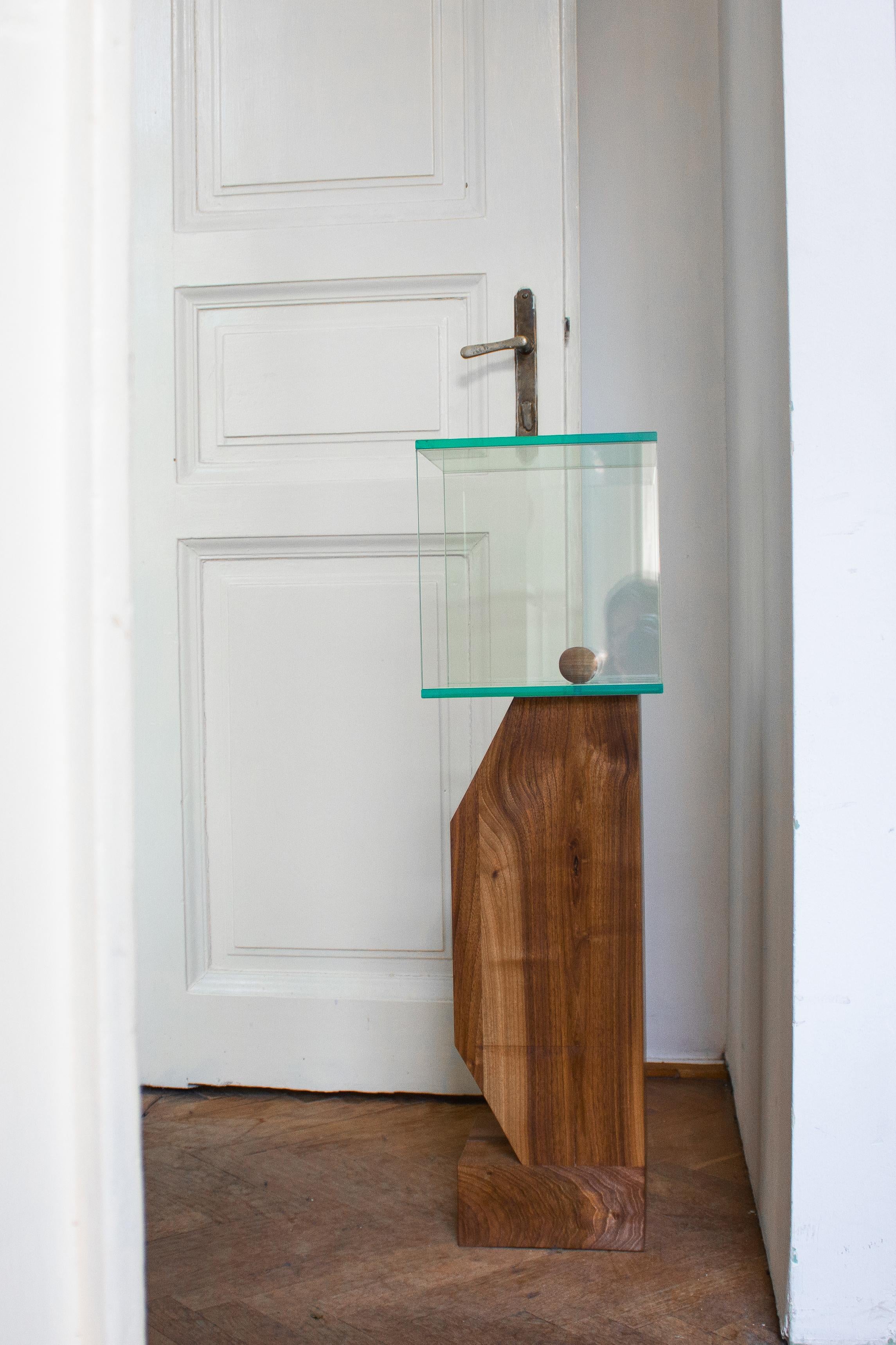 XXIe siècle et contemporain Figure en bois et verre en vente
