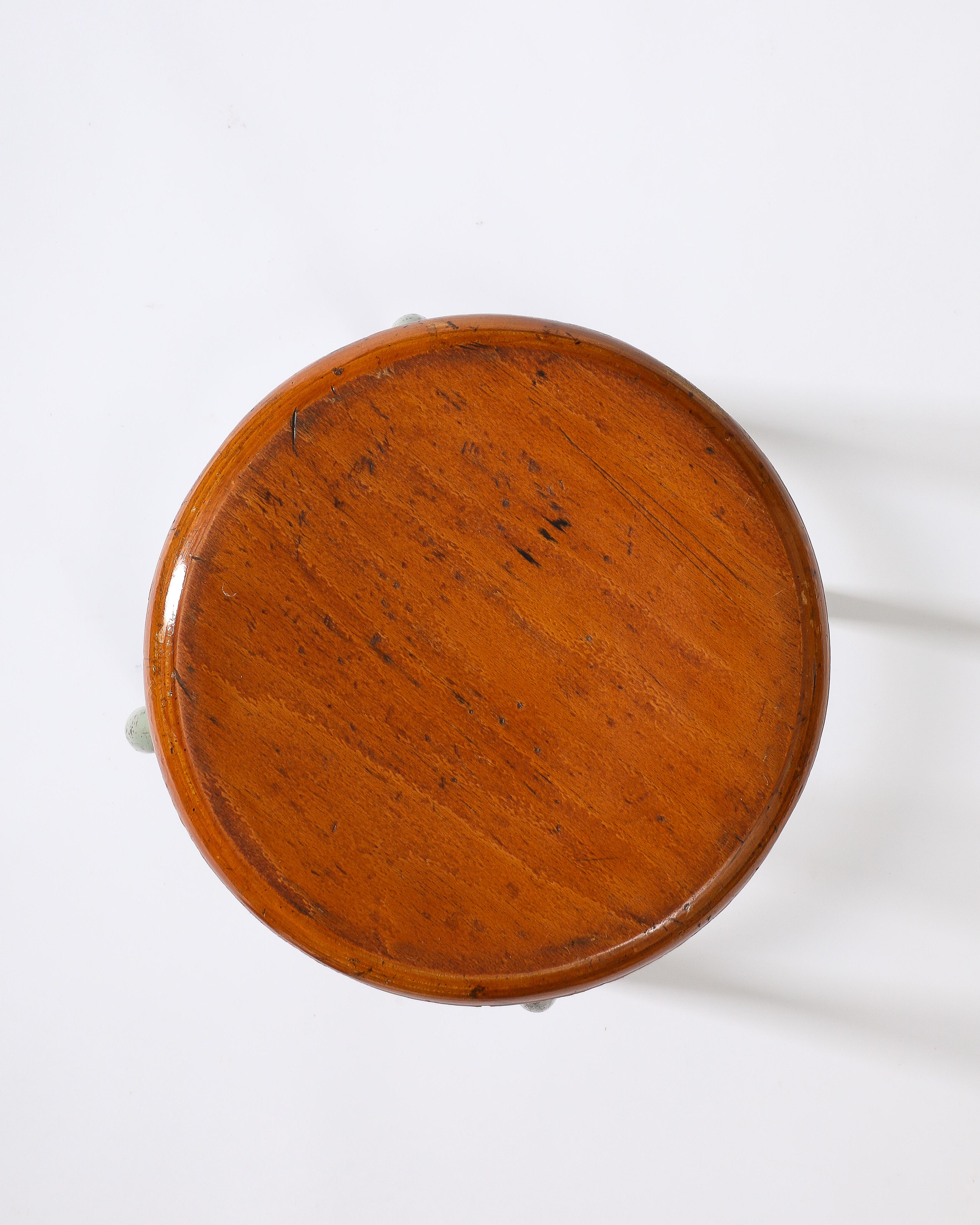 Werkstatthocker aus Holz und lackiertem Stahl, Frankreich, ca. 1950er Jahre im Angebot 9