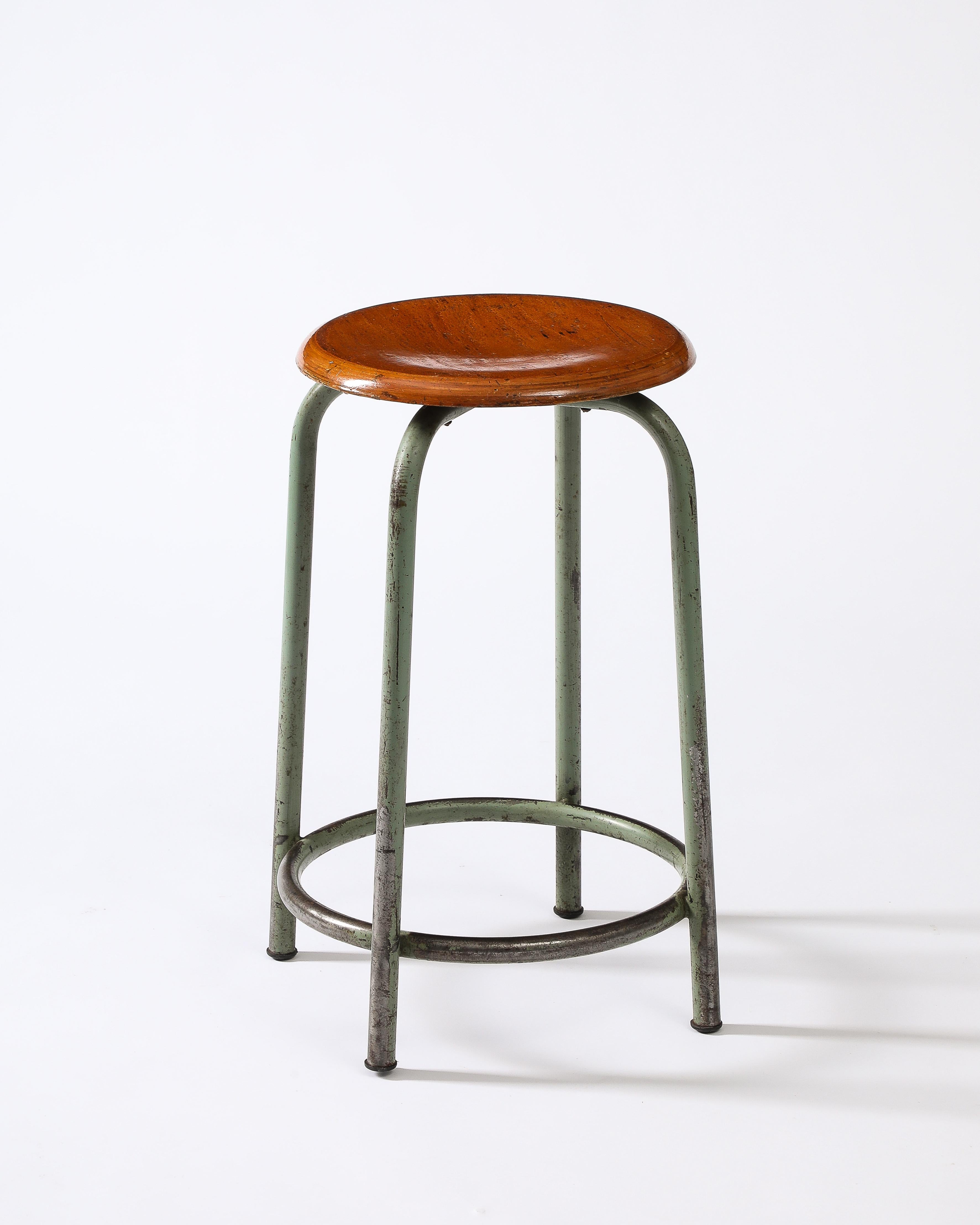 Werkstatthocker aus Holz und lackiertem Stahl, Frankreich, ca. 1950er Jahre im Angebot 2