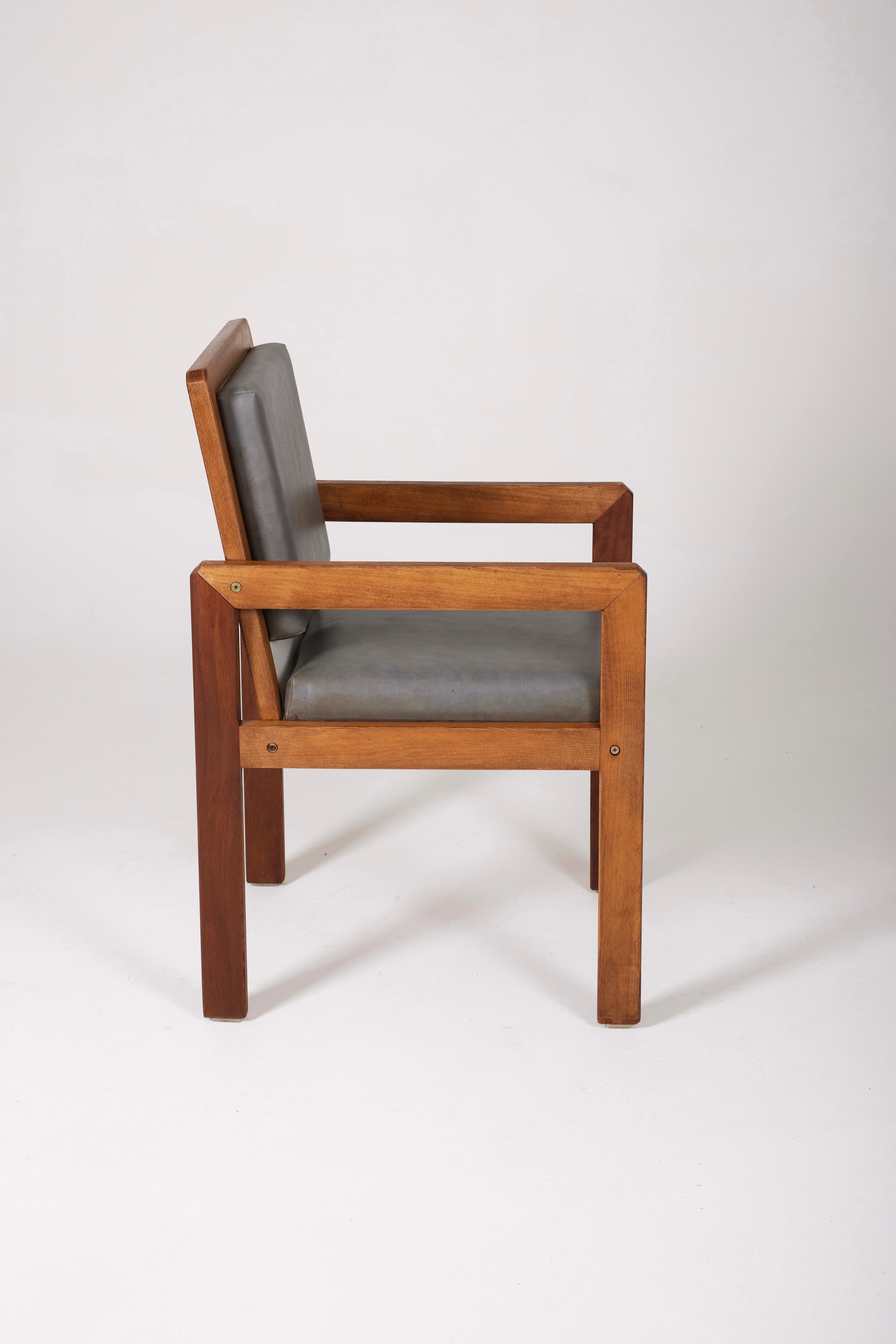 Wood and leather armchair by the french designer André Sornay For Sale 3