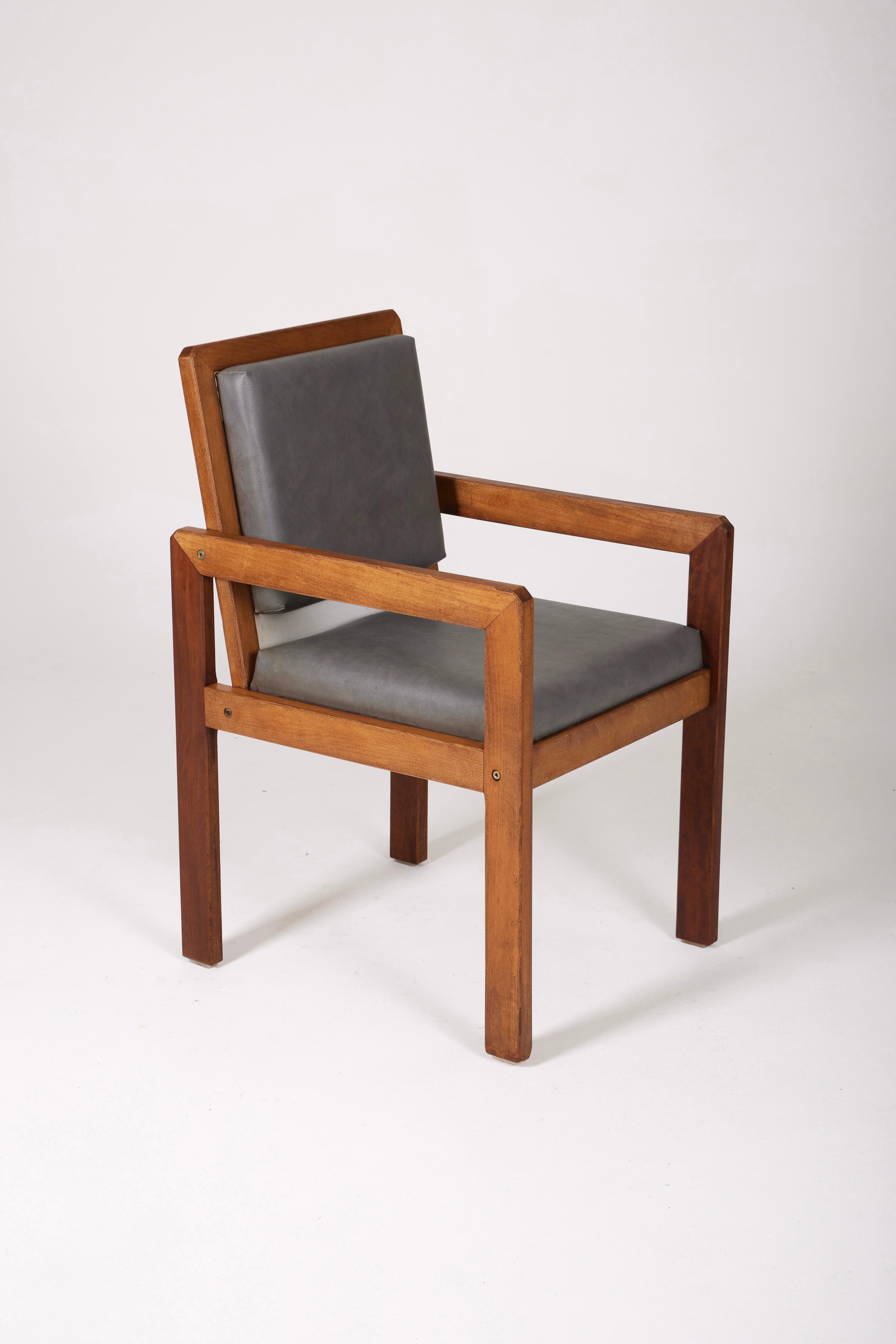 Wood and leather armchair by the french designer André Sornay For Sale 4