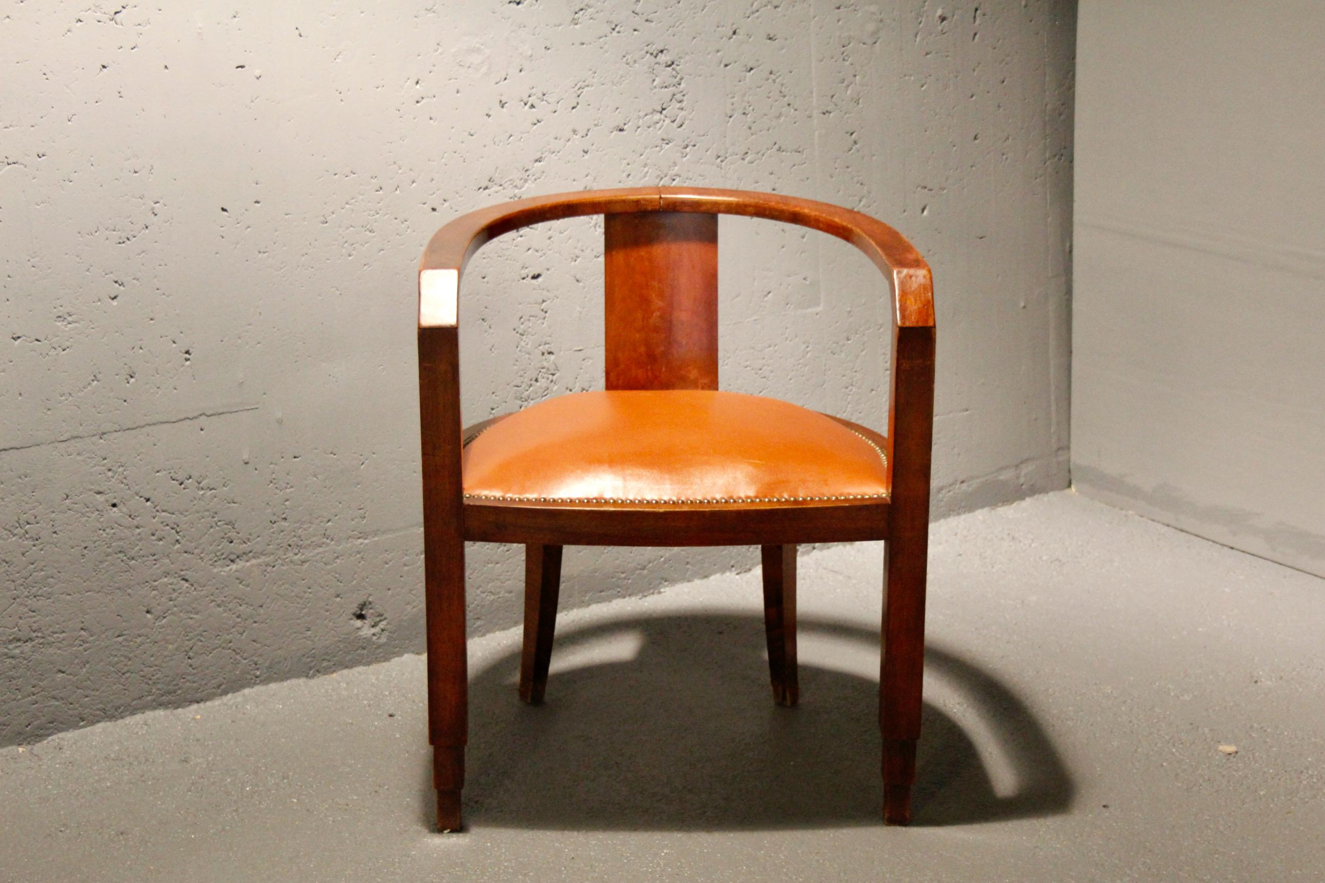 Fauteuil Art Déco en cuir et bois