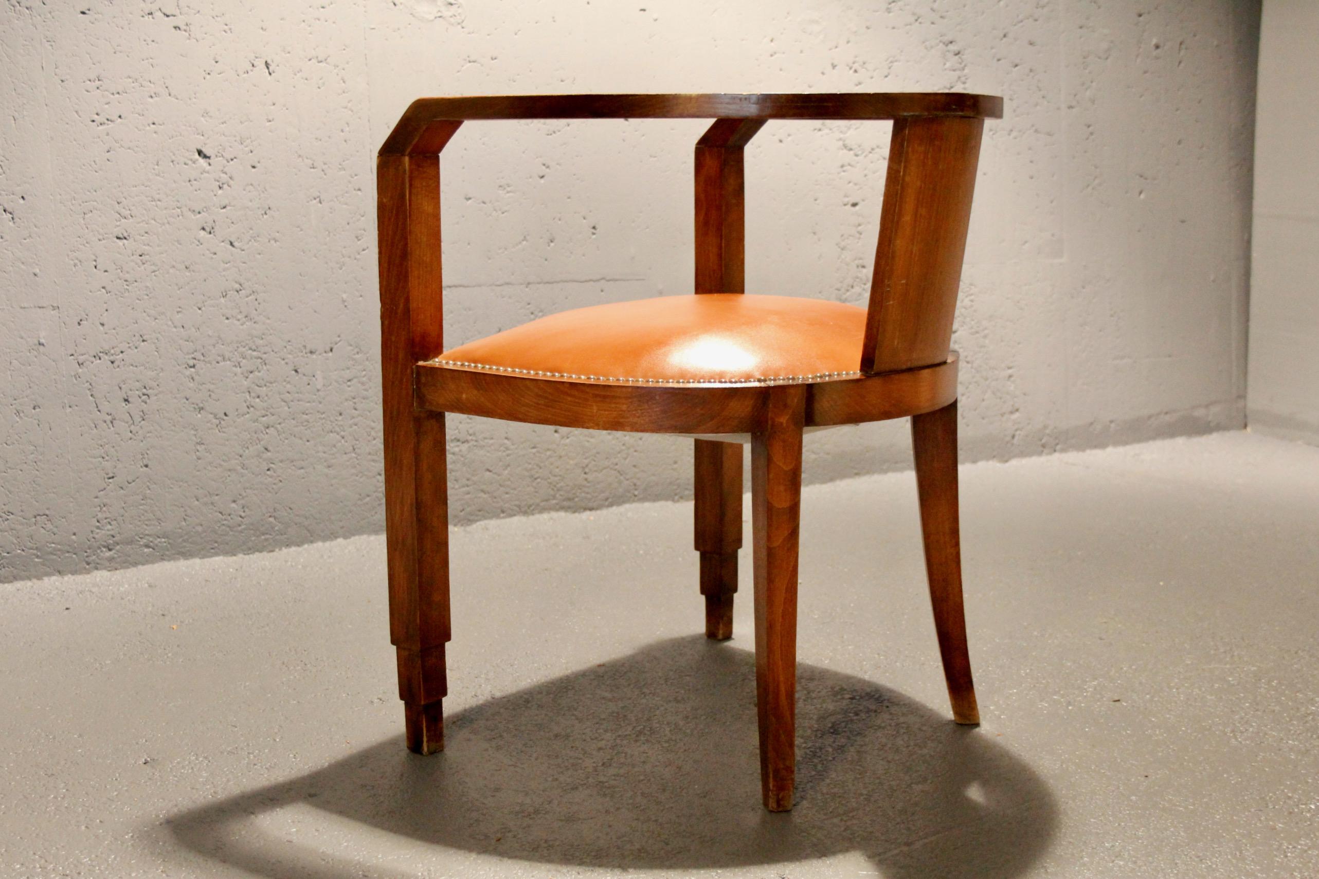 Européen Fauteuil Art Déco en bois et cuir en vente