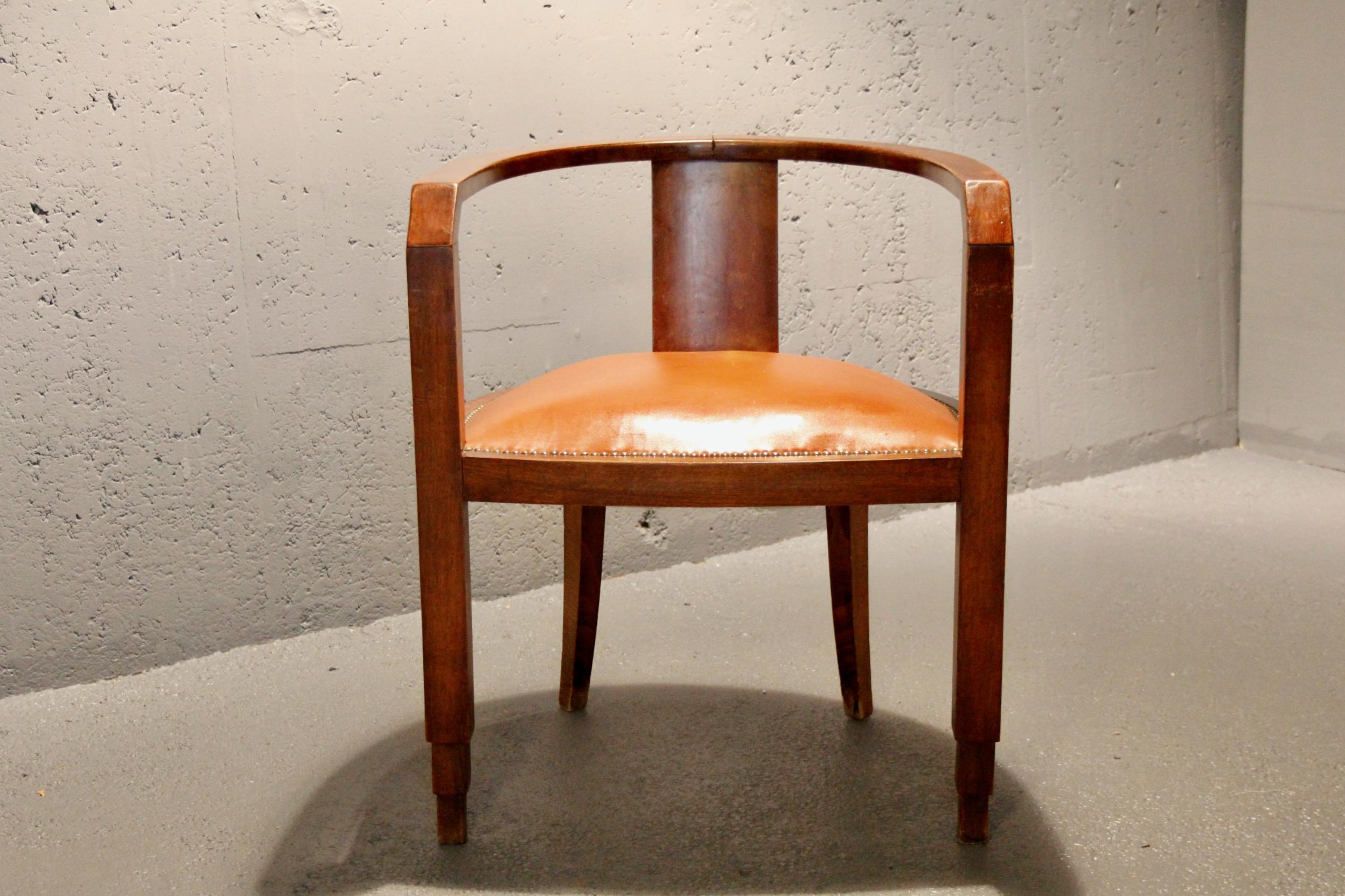 Fauteuil Art Déco en bois et cuir en vente 1