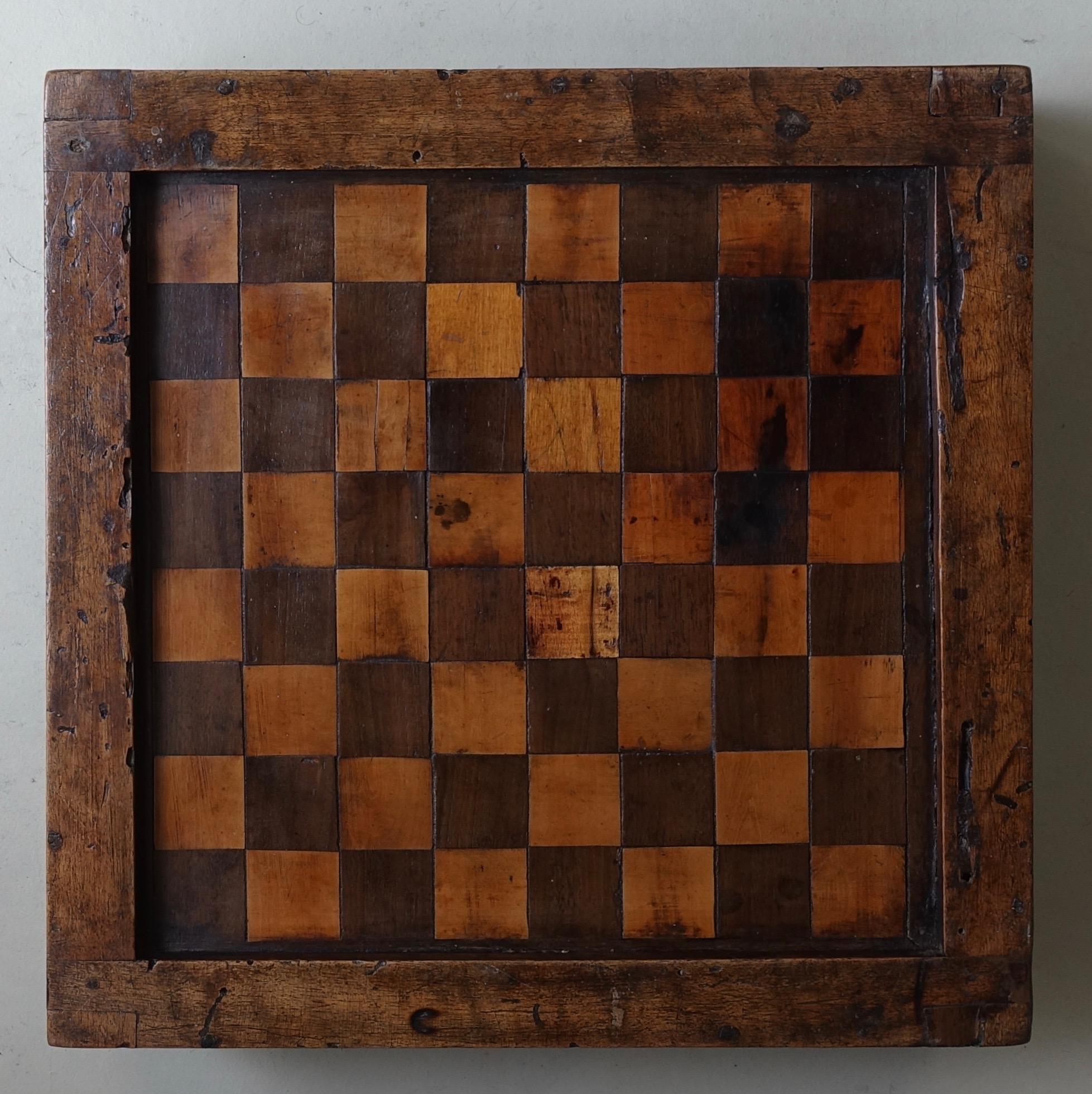 Arts and Crafts Wood and leather game box - Italy, 19th century For Sale