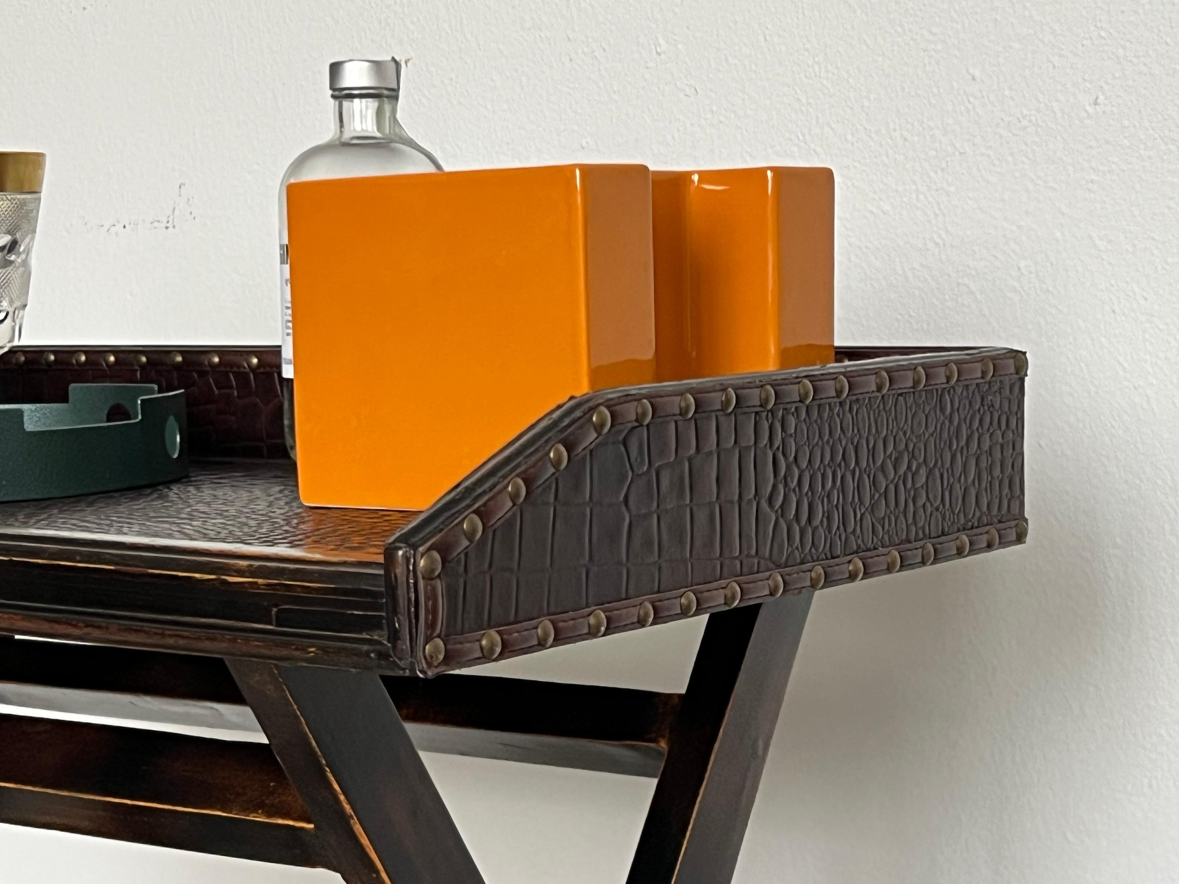 holz und leder serviert tablett, cocktail bar, vintage ecktisch (Leder) im Angebot