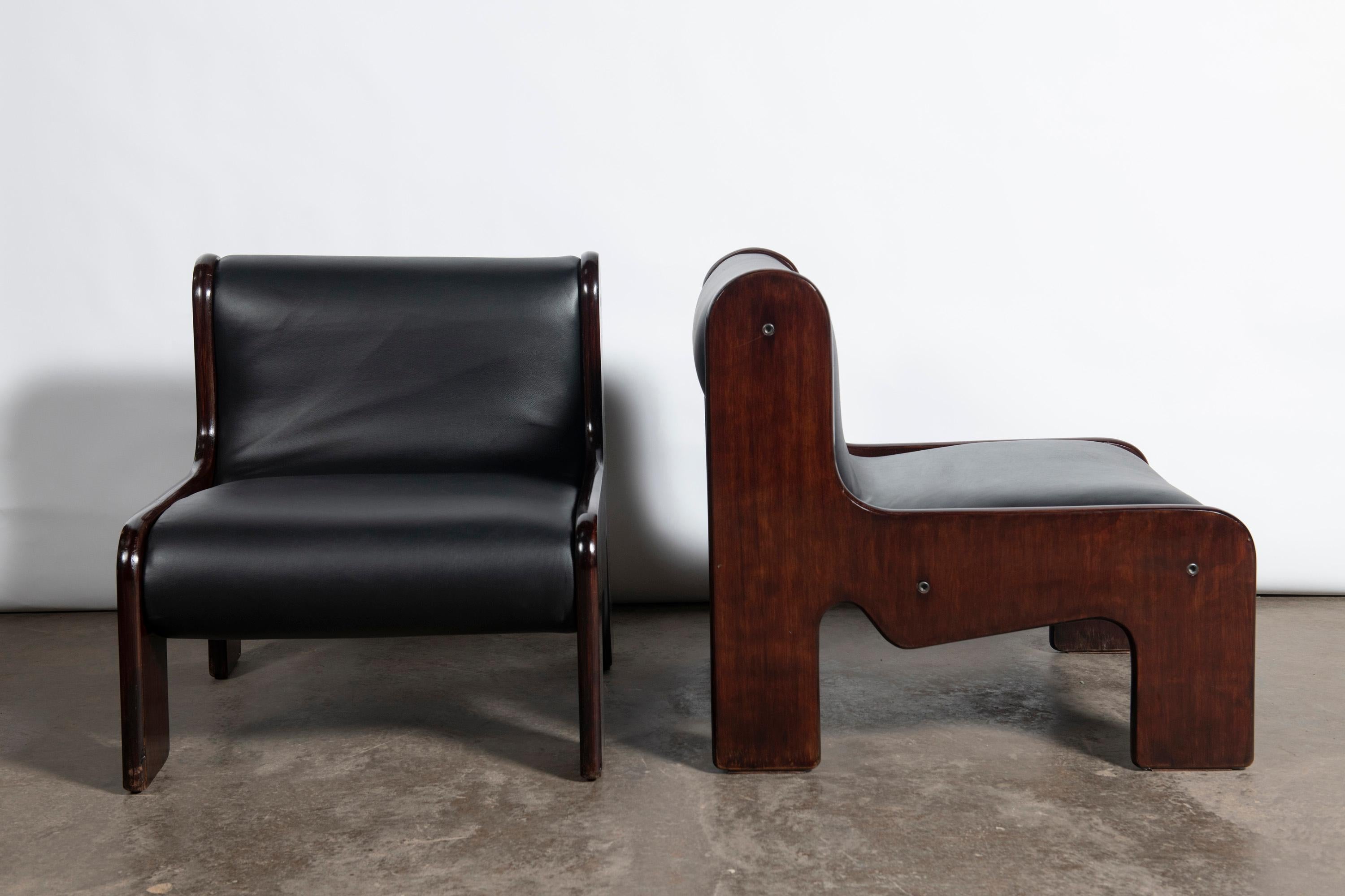 Wood and leather set of 3 LP sofas designed by Ricardo Blanco, Argentina, 1970.

Dimensions of the LP large sofa: 67 cm height, 120 cm width, 70 cm depth.
Dimensions of the LP small sofas: 67 cm height, 62 cm width, 70 cm depth.