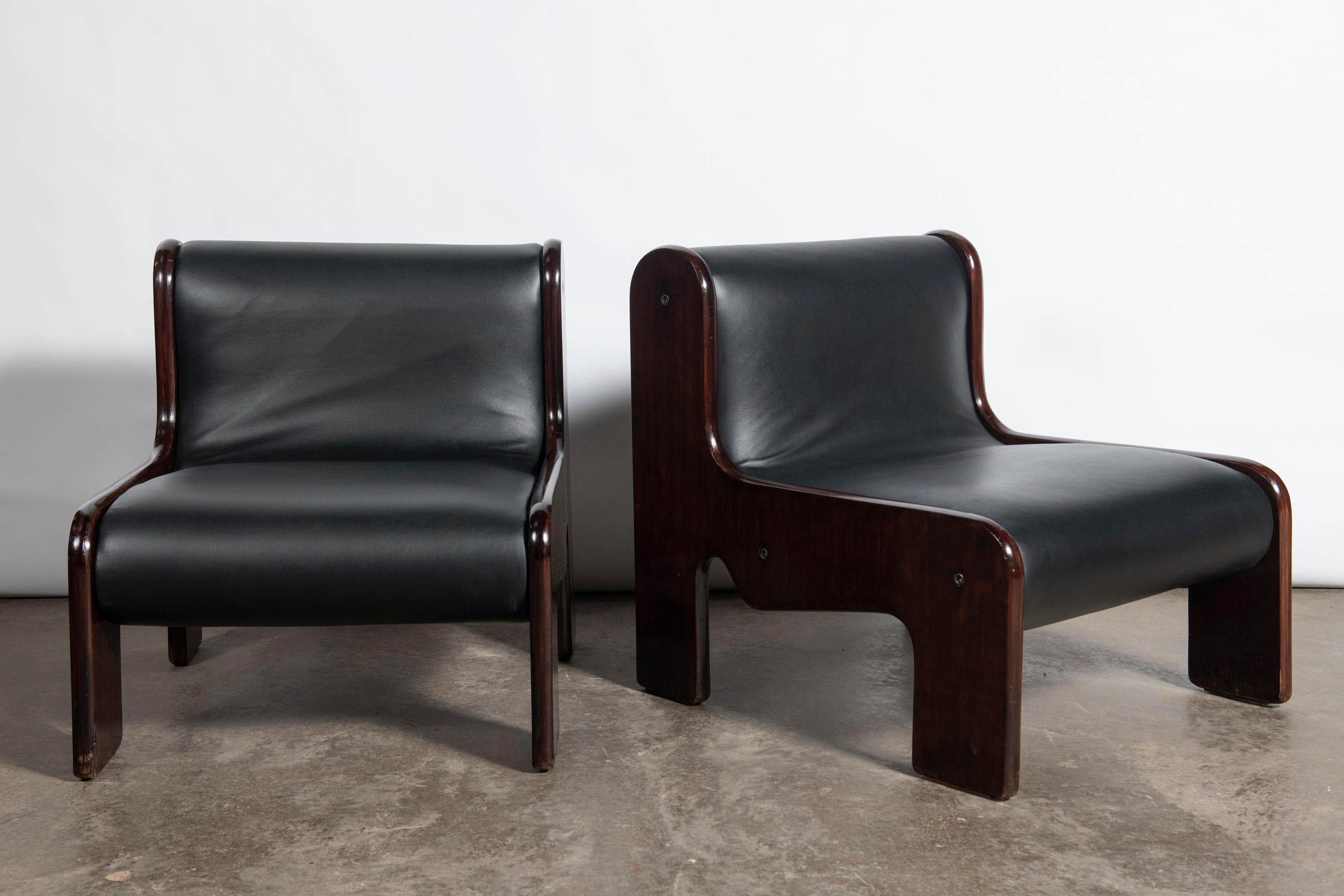 Mid-Century Modern Wood and leather set of 3 LP sofas designed by Ricardo Blanco, Argentina, 1970. For Sale