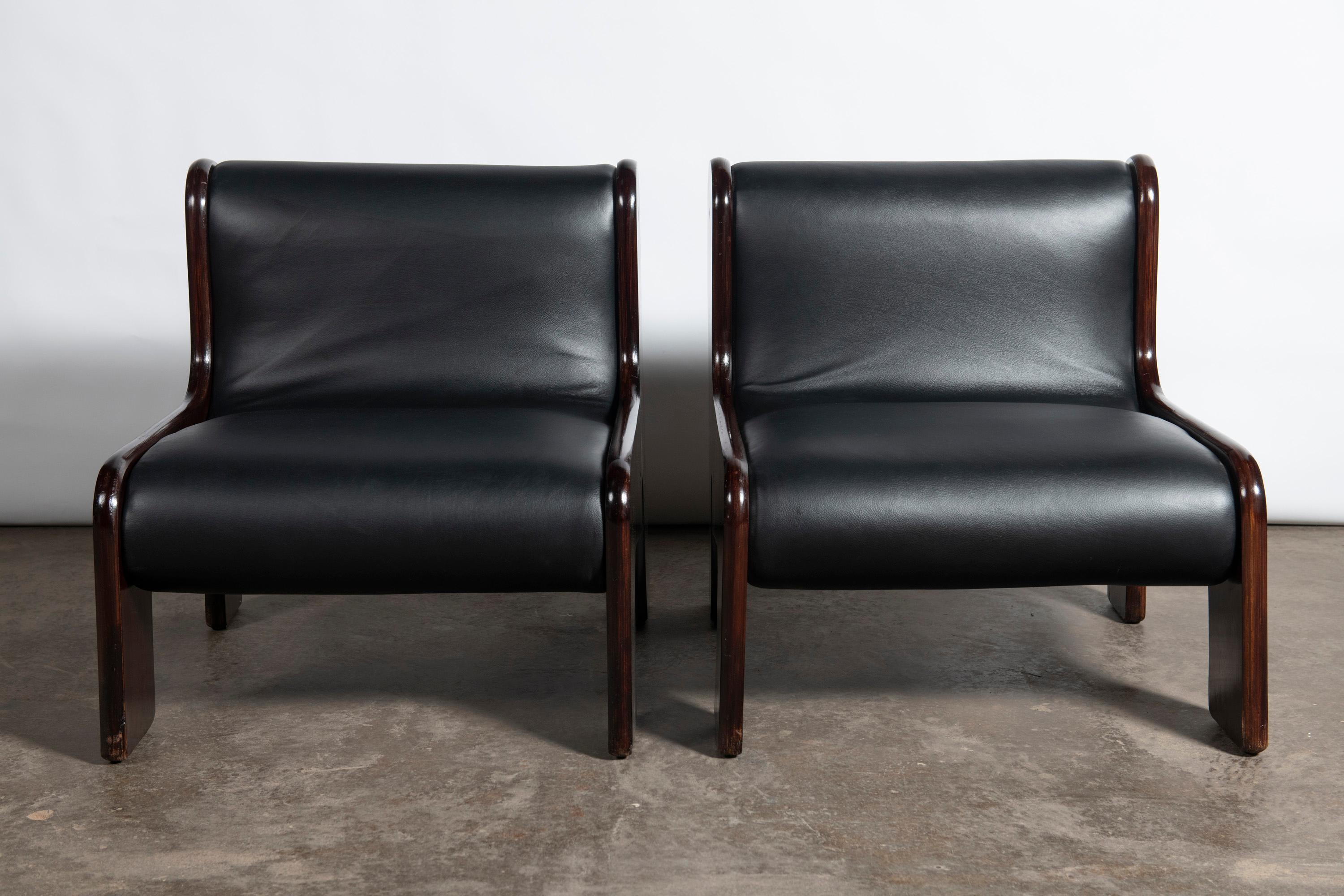 Argentine Wood and leather set of 3 LP sofas designed by Ricardo Blanco, Argentina, 1970. For Sale