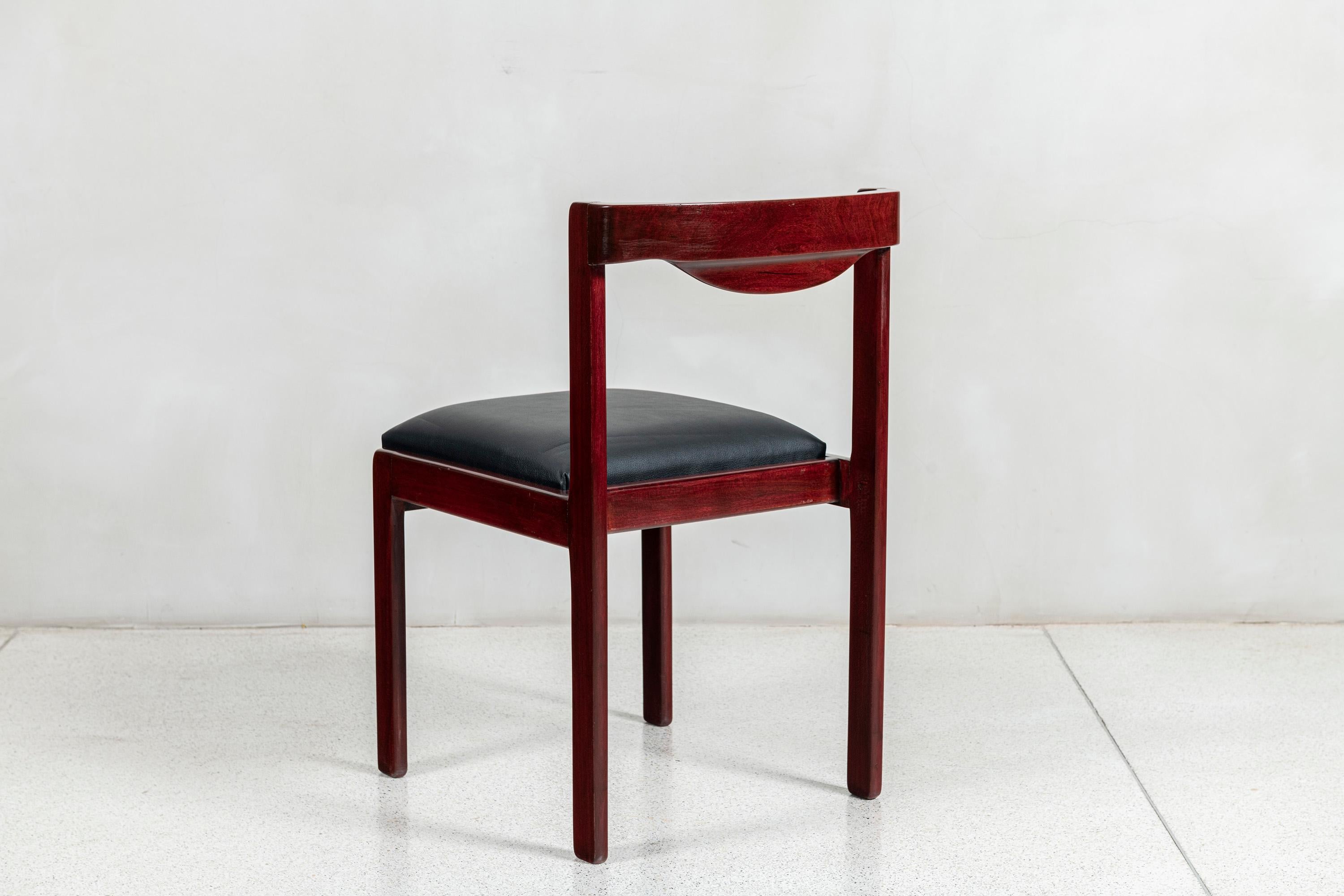 Late 20th Century Wood and leather set of 6 LP chairs designed by Ricardo Blanco, Argentina, 1970. For Sale