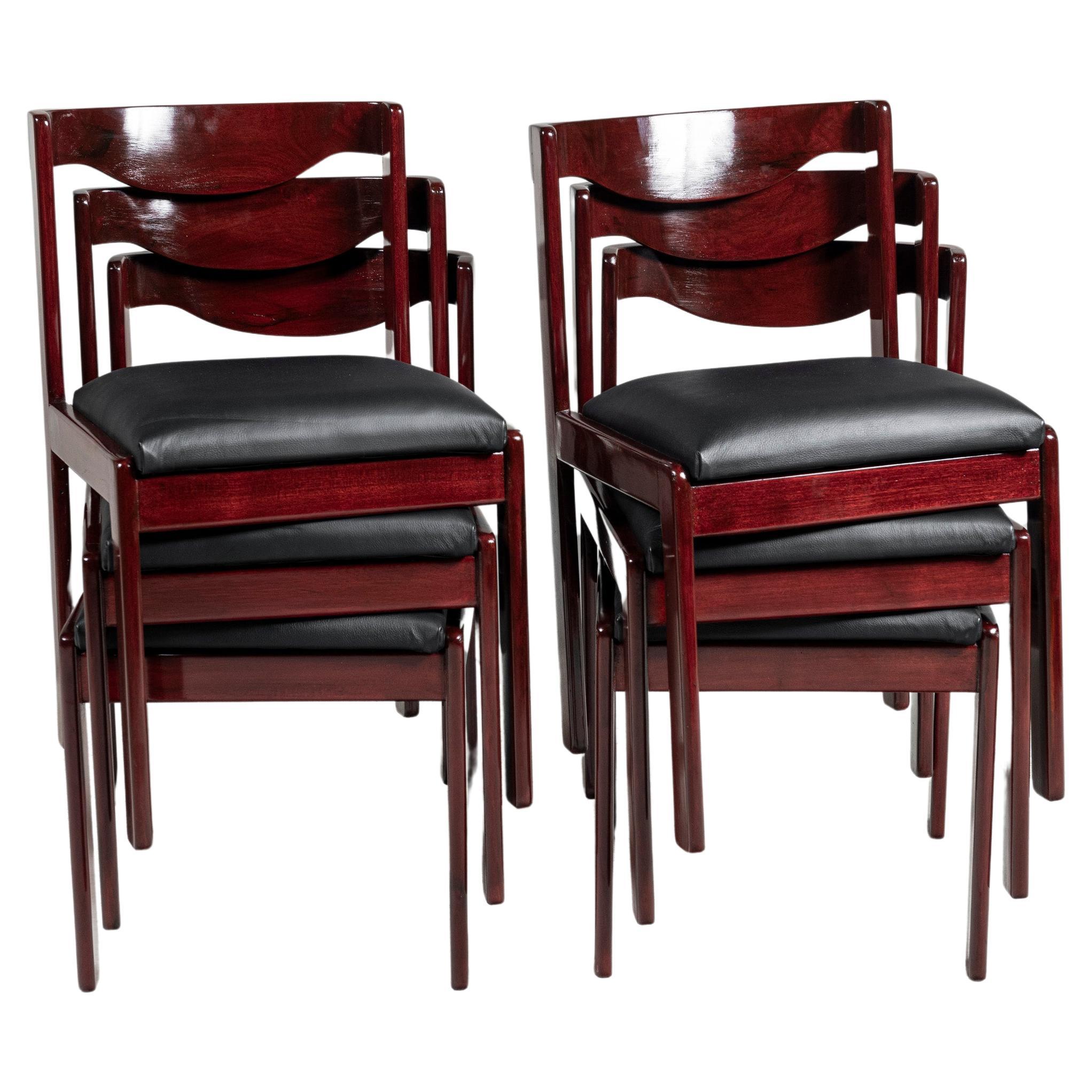 Wood and leather set of 6 LP chairs designed by Ricardo Blanco, Argentina, 1970. For Sale
