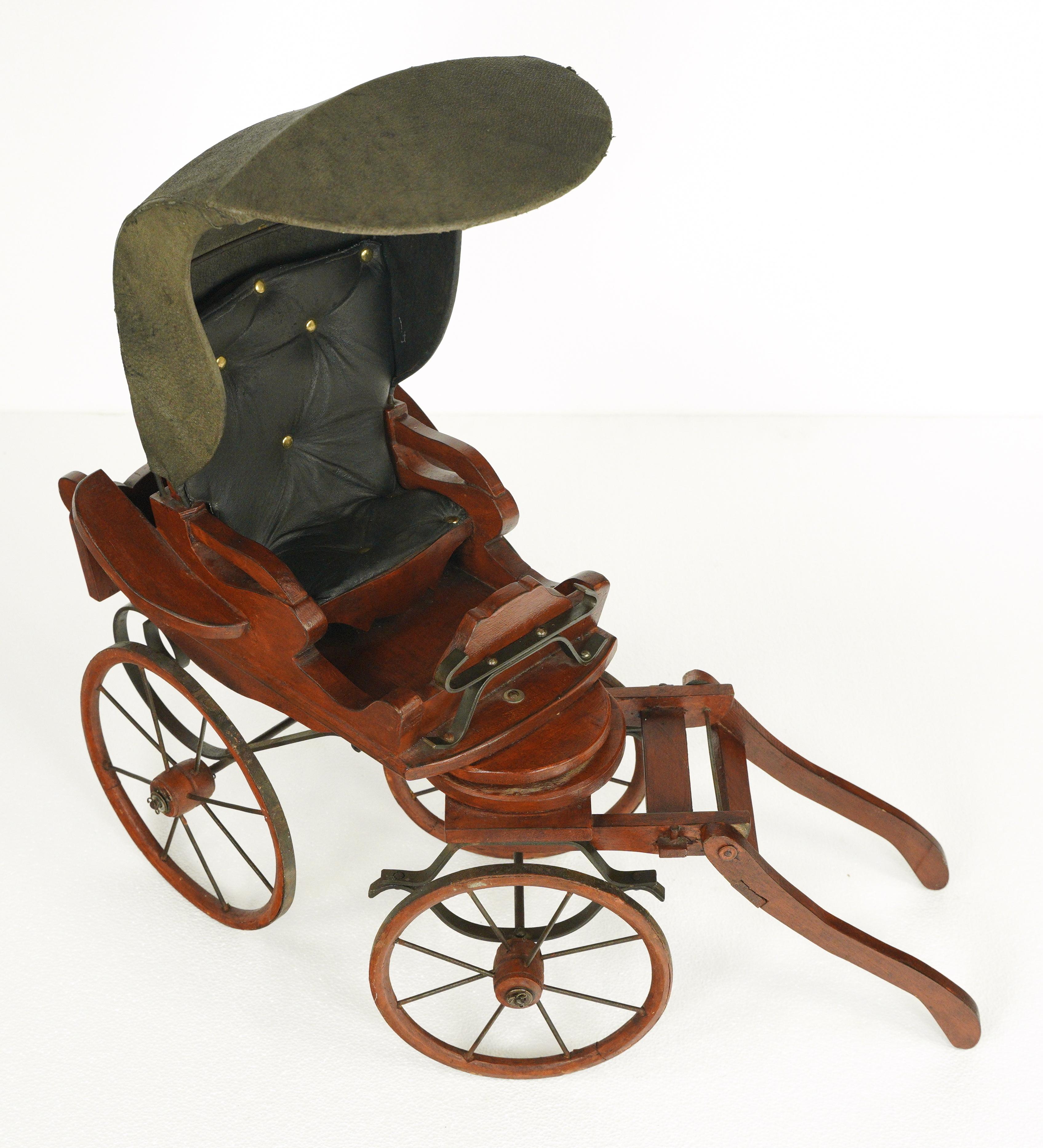 Wood and Leather Toy Stagecoach Carriage Buggy In Good Condition For Sale In New York, NY