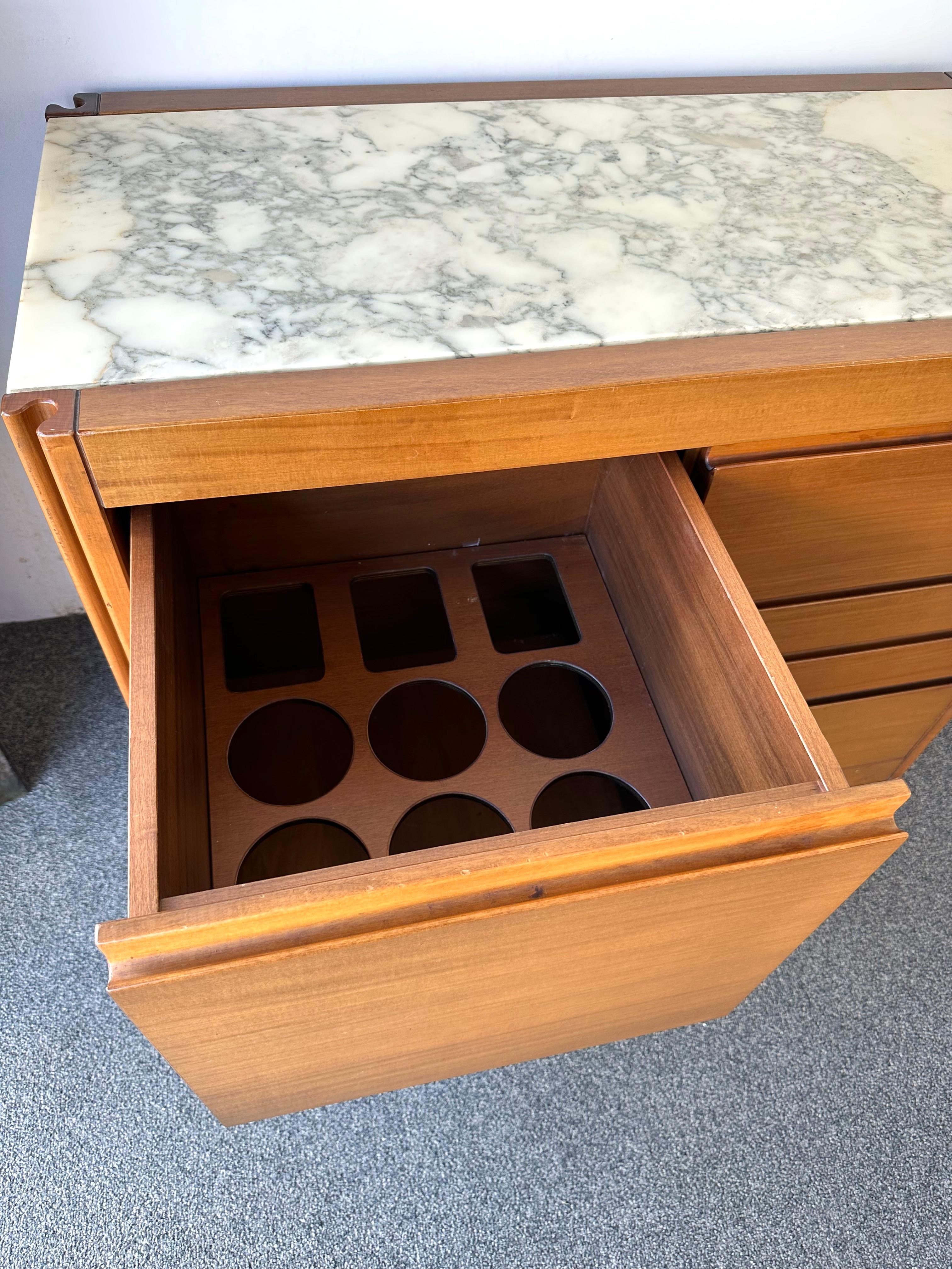 Barwagen aus Holz und Marmor von Angelo Mangiarotti für Molteni, Italien, 1960er Jahre (Italienisch) im Angebot
