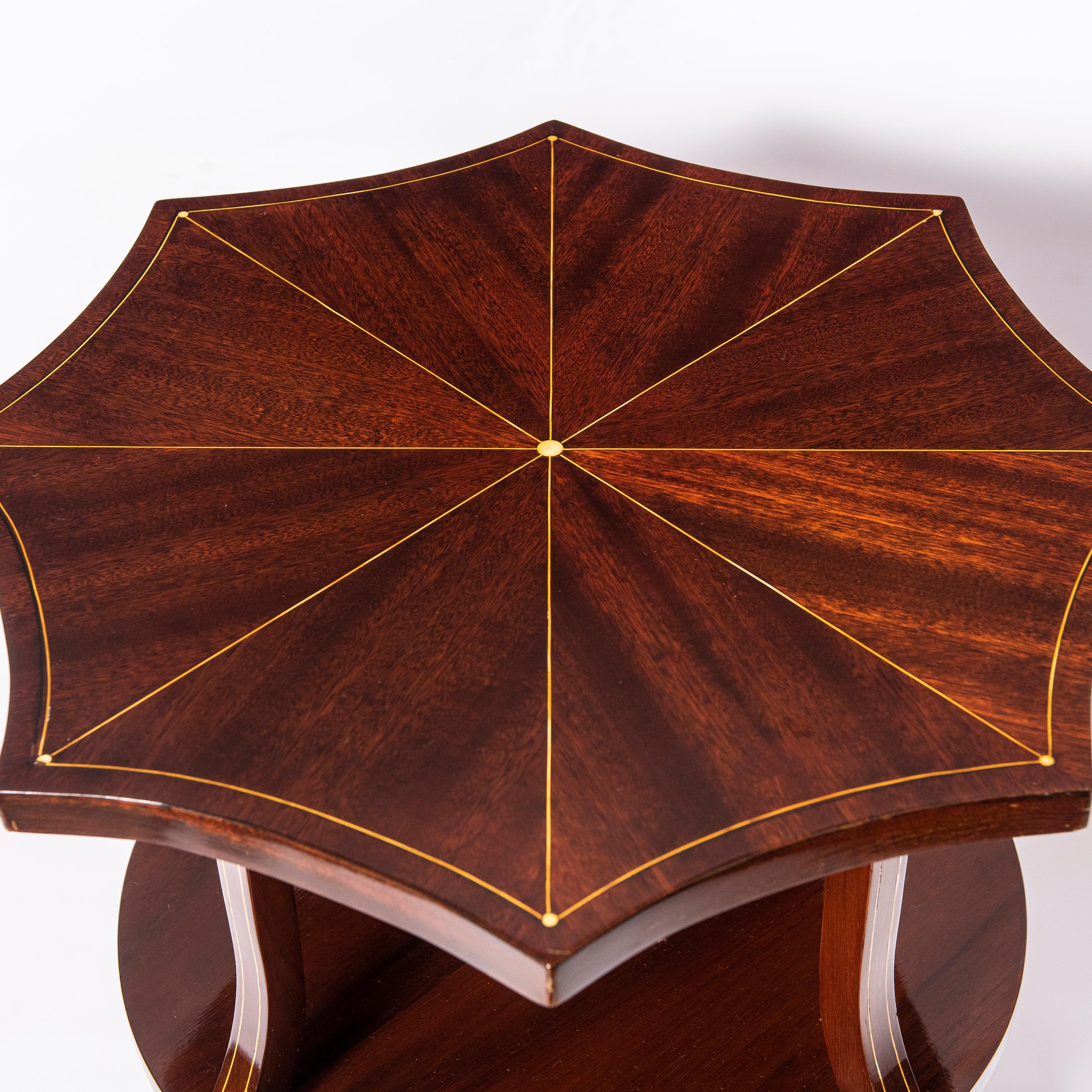 Wood and Marquetry Side Table, Art Deco Period, France, circa 1930 In Good Condition For Sale In Buenos Aires, Buenos Aires